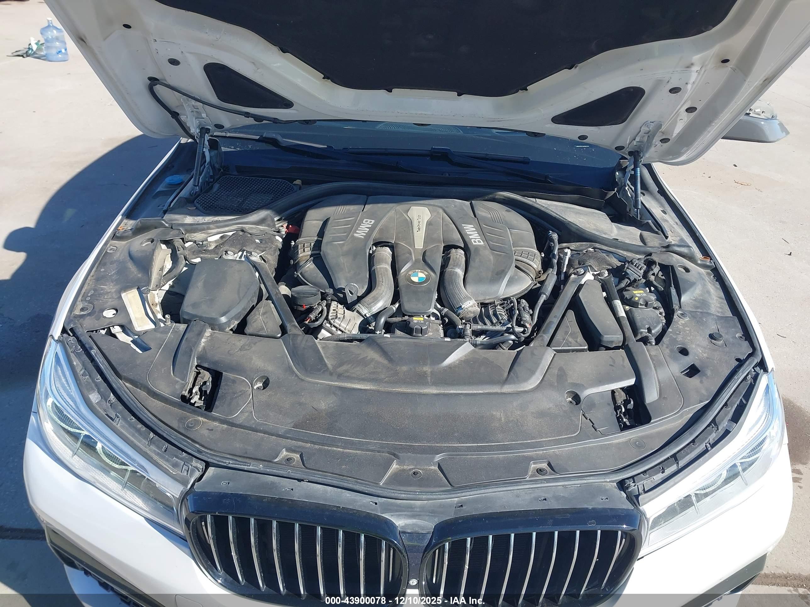BMW 750I image 10