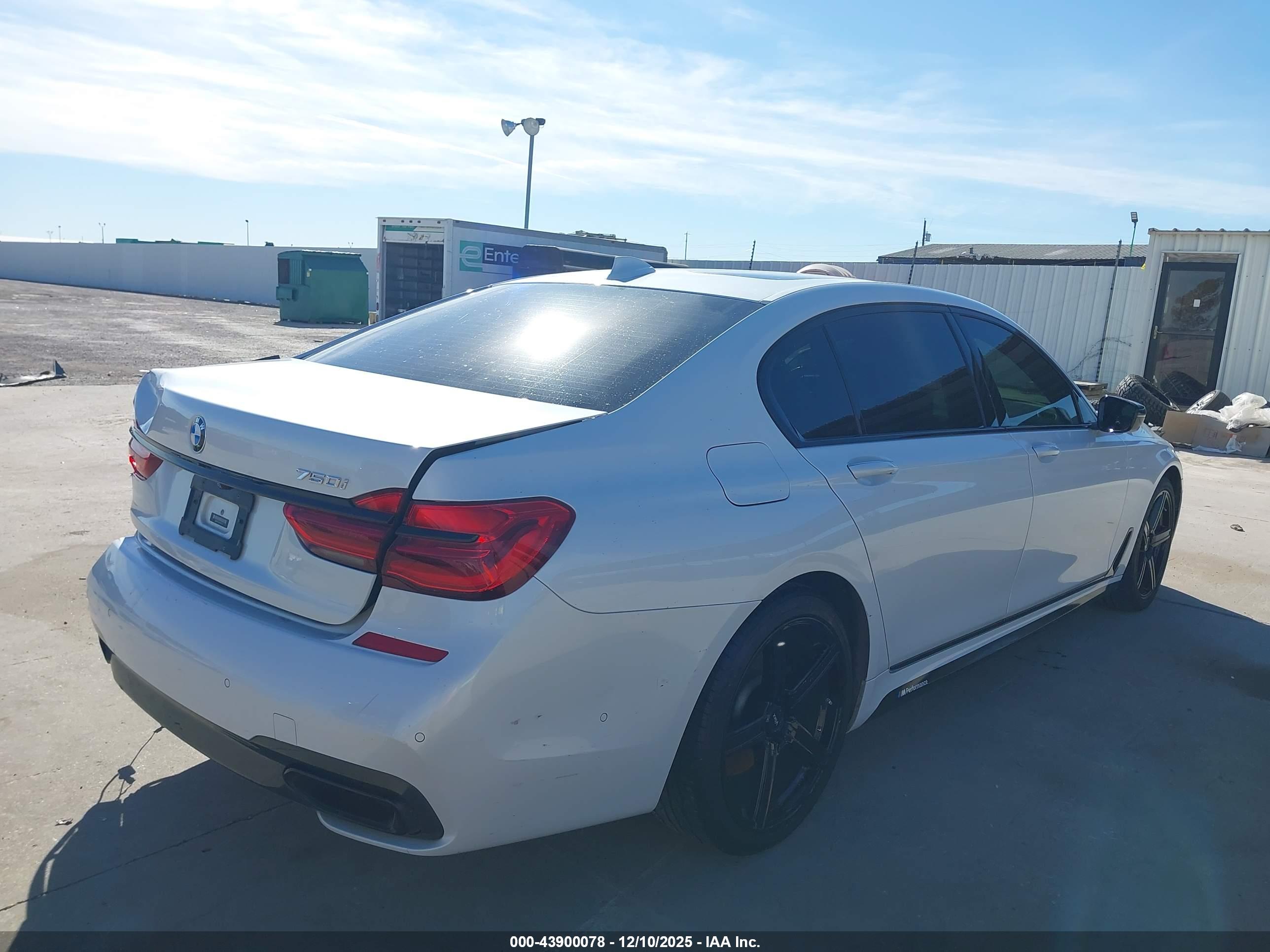 BMW 750I image 4