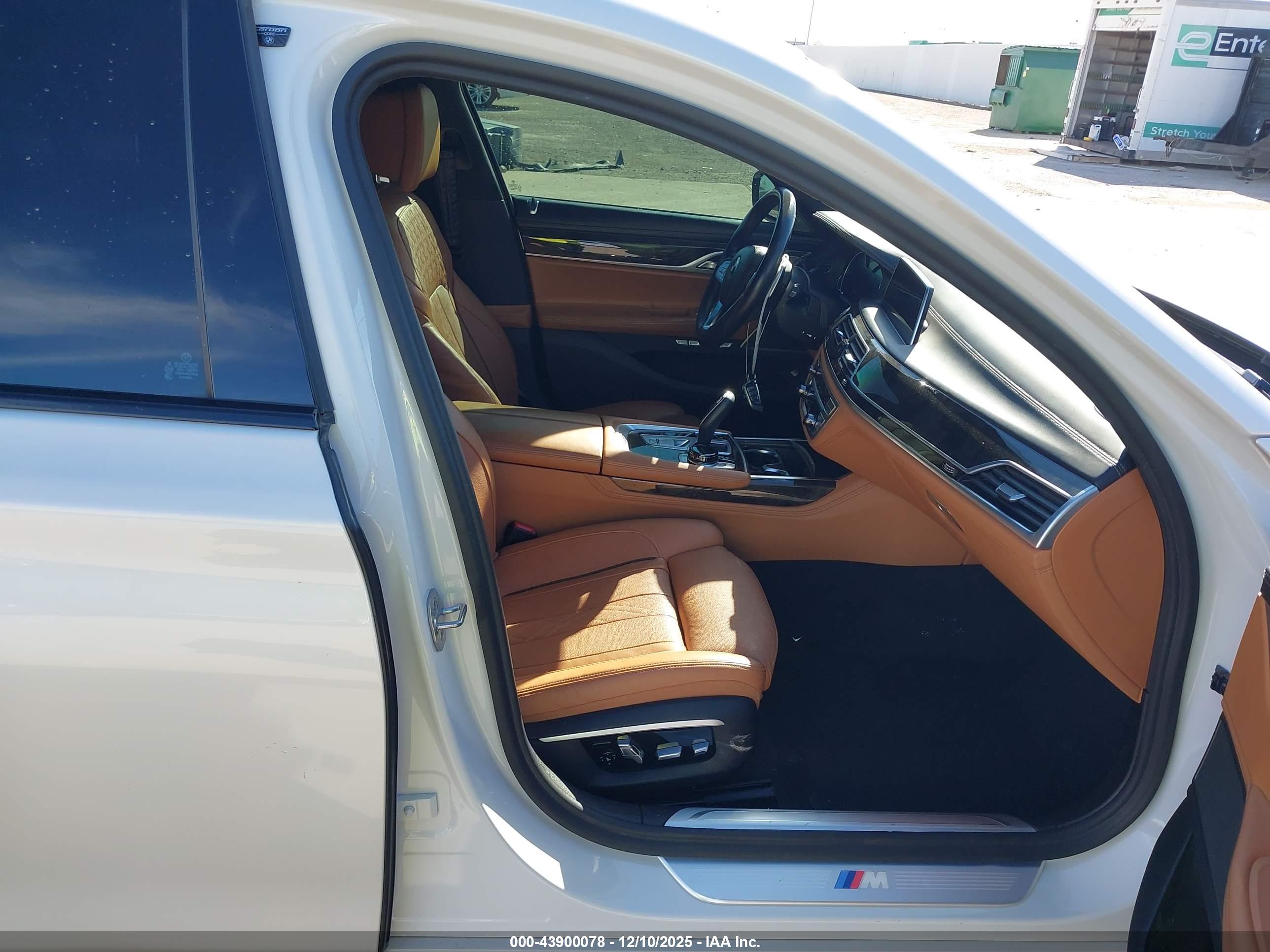 BMW 750I image 5