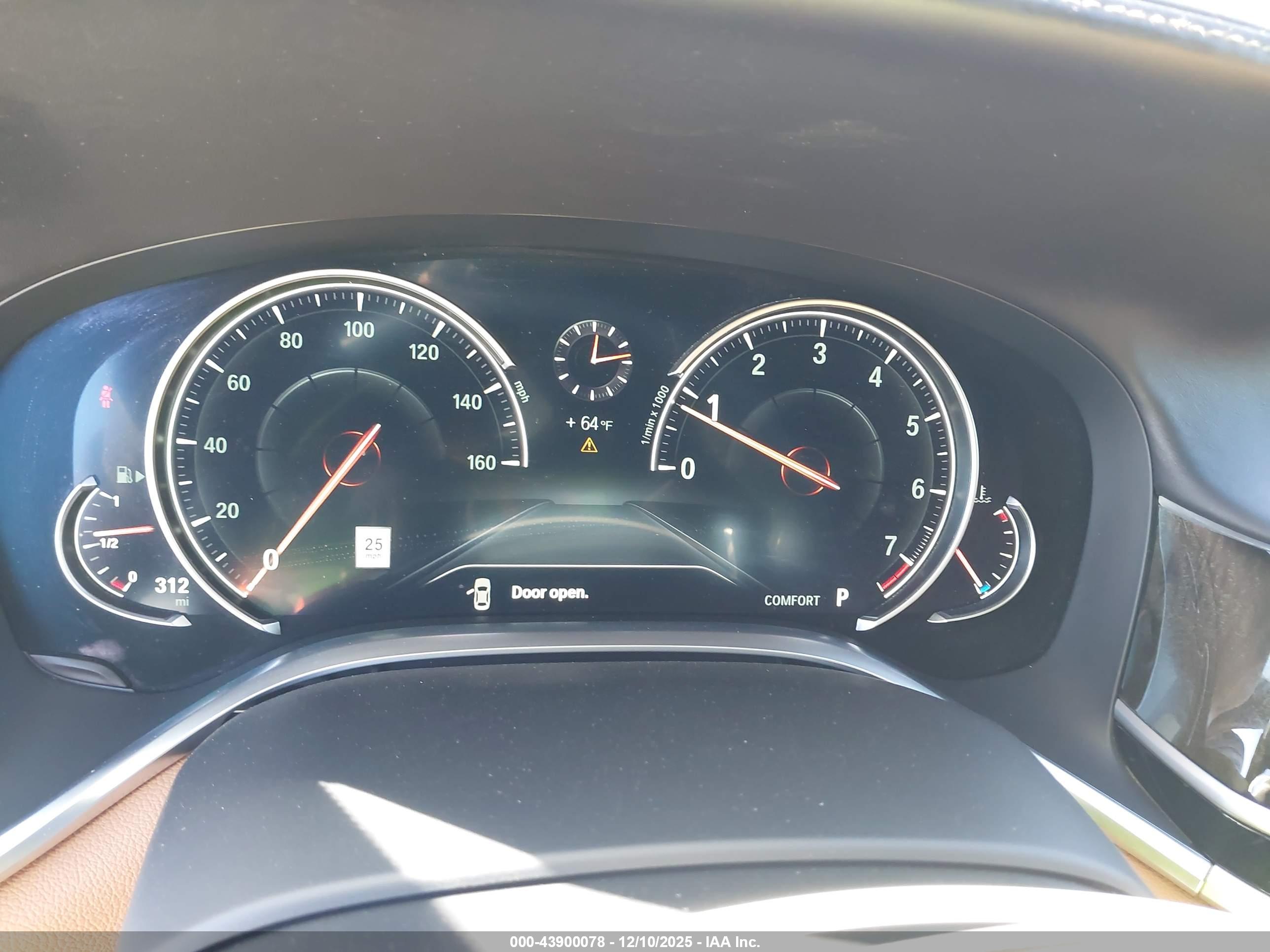 BMW 750I image 7