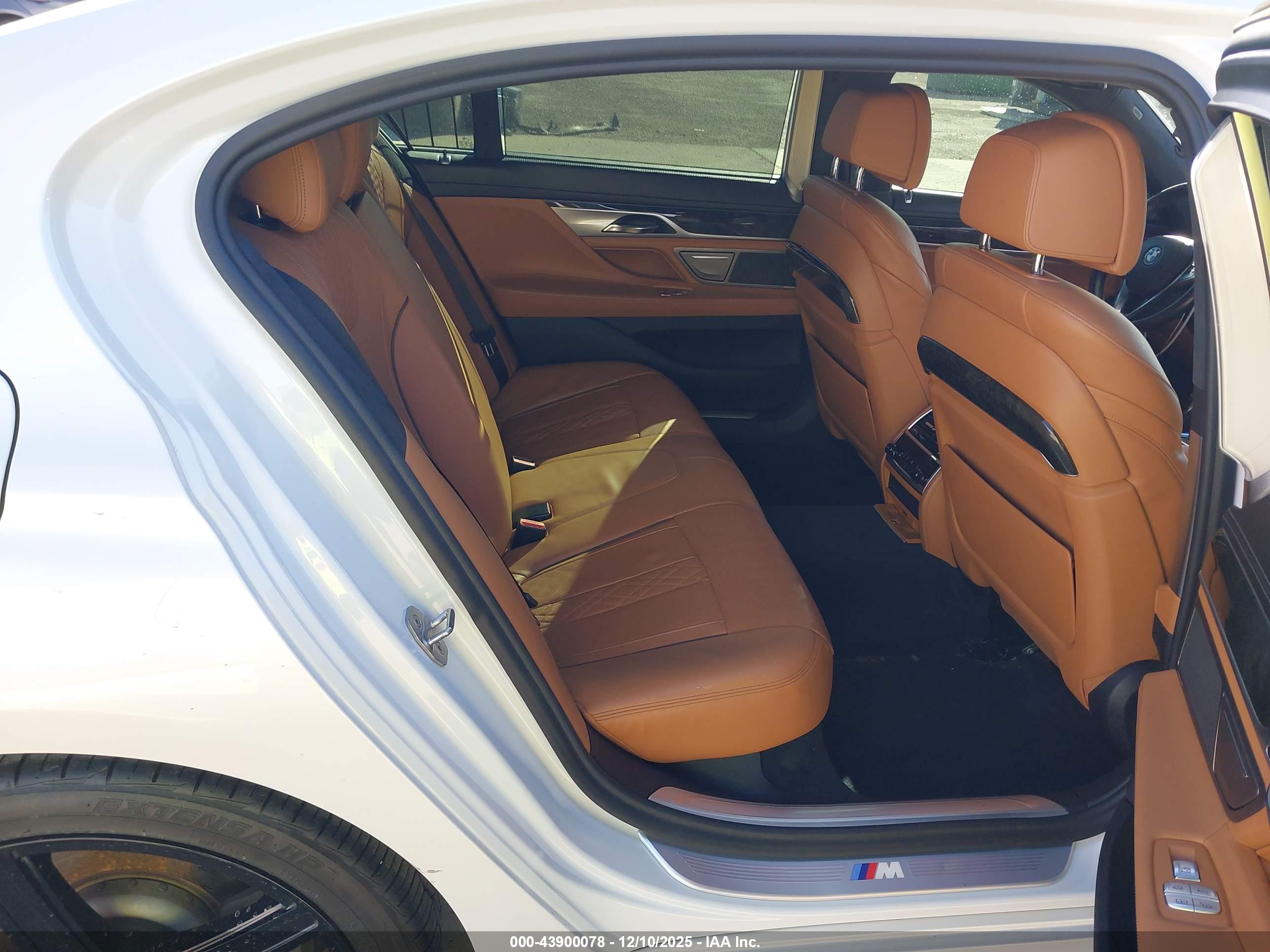 BMW 750I image 8