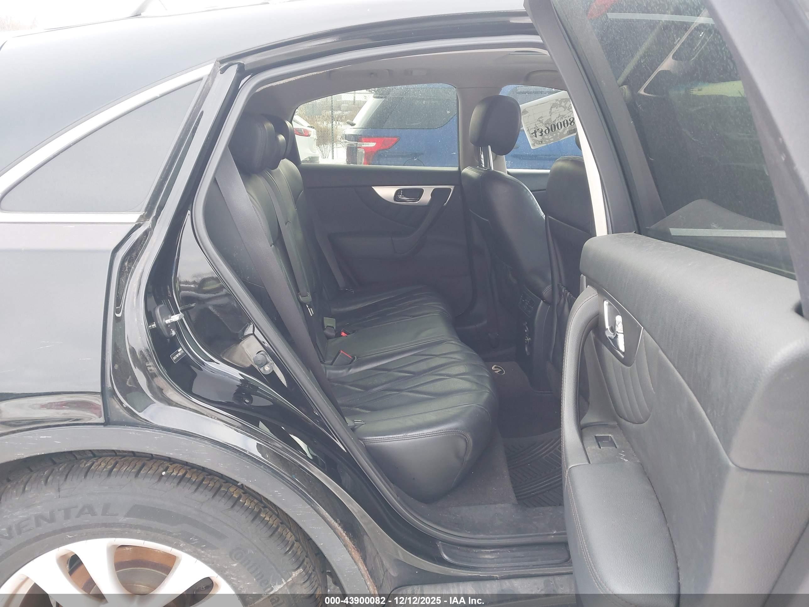 INFINITI FX35 image 8