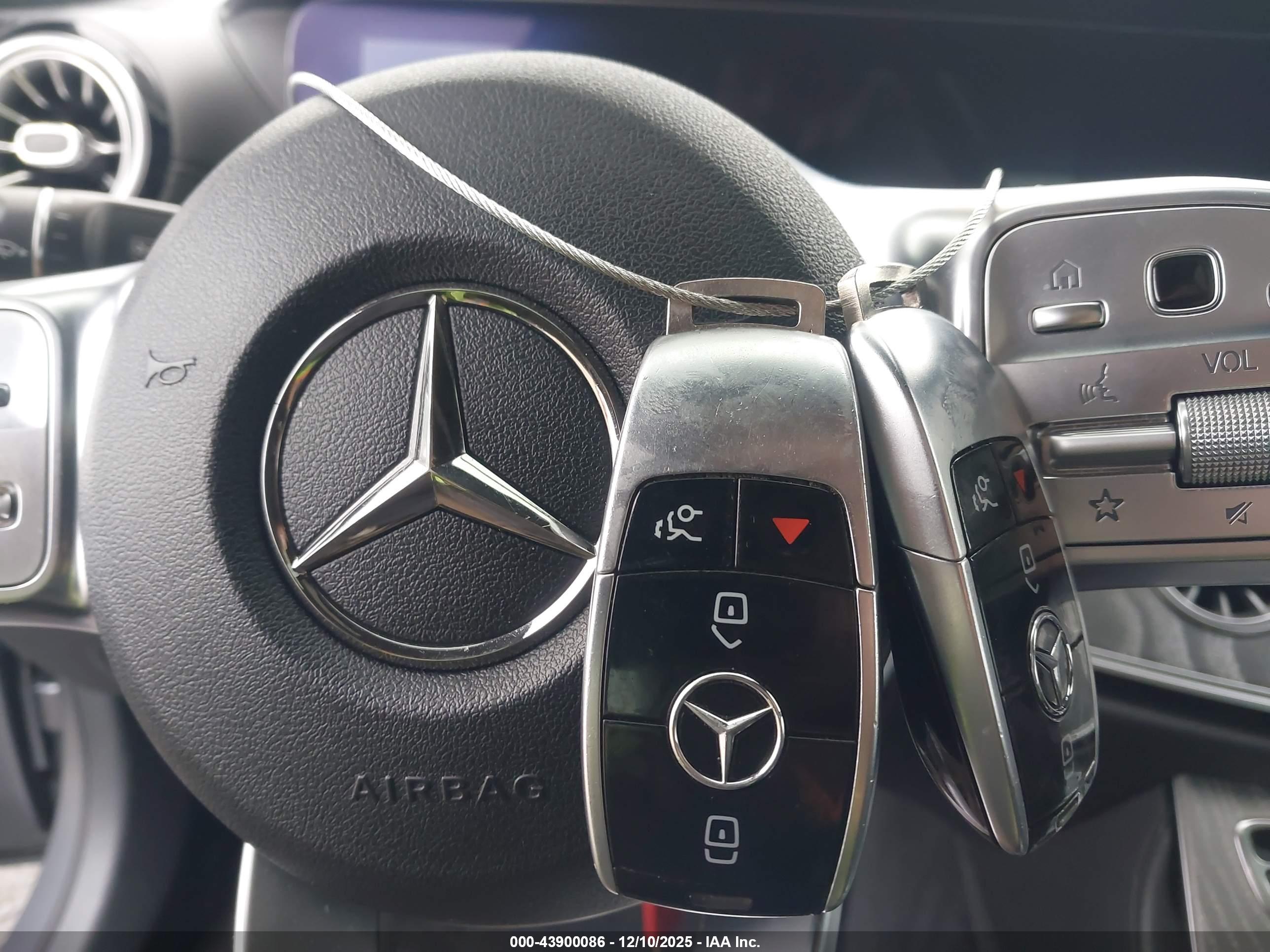 MERCEDES-BENZ CLS image 11