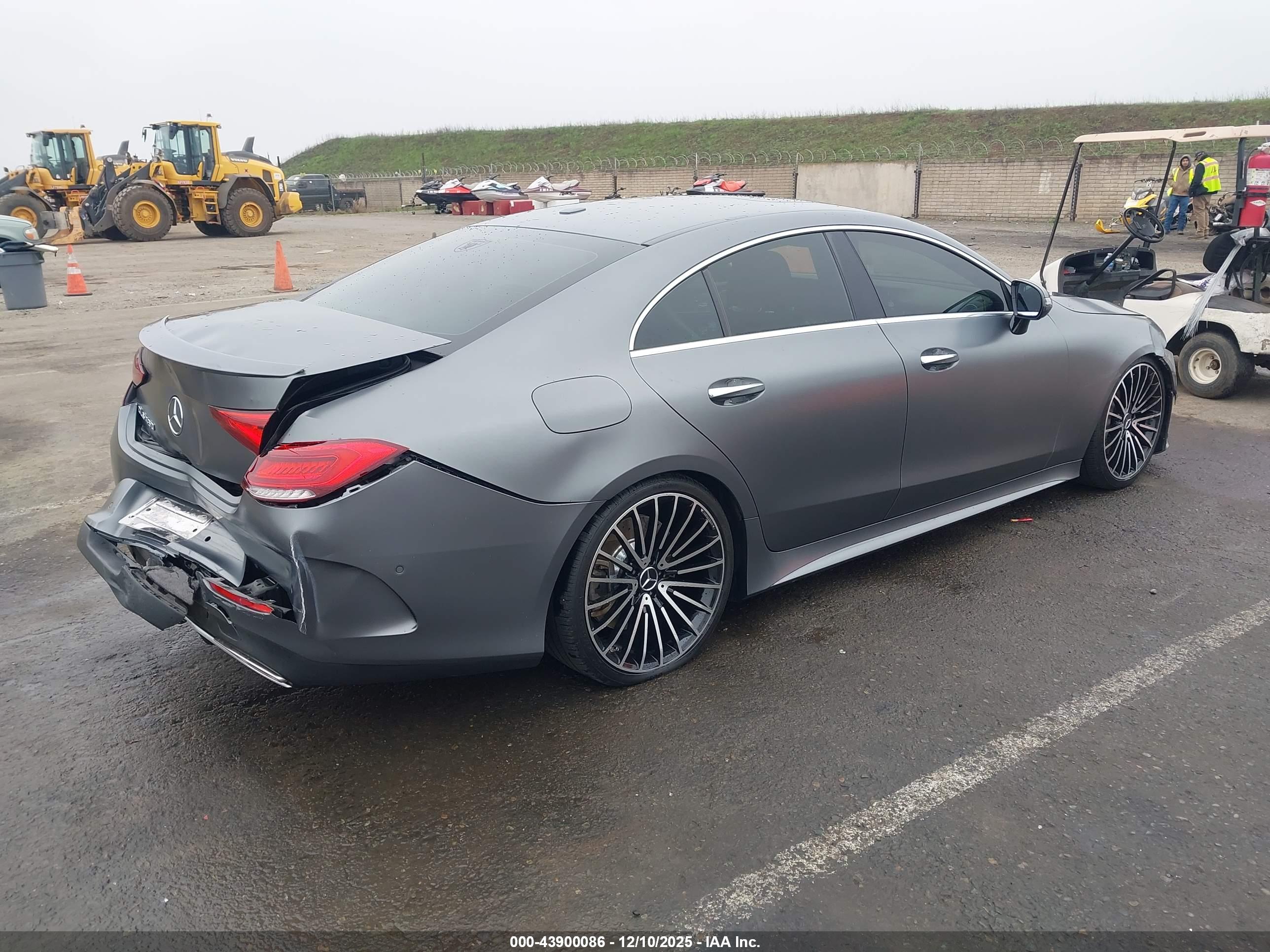 MERCEDES-BENZ CLS image 4