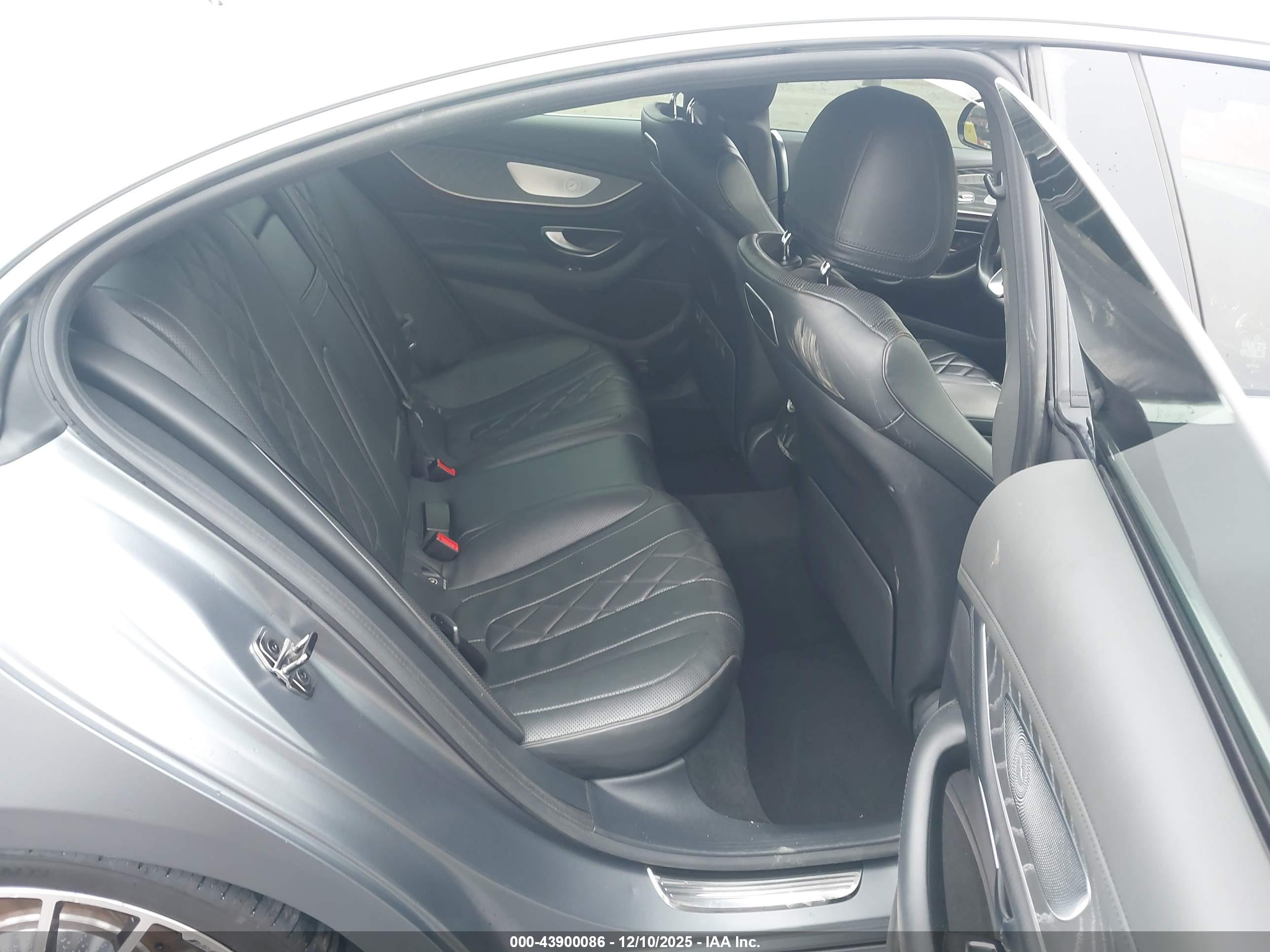 MERCEDES-BENZ CLS image 8