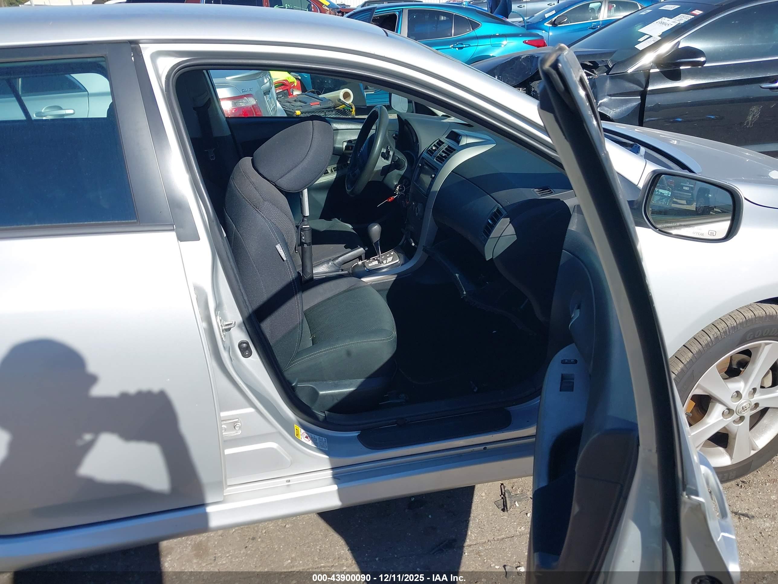 TOYOTA COROLLA image 5