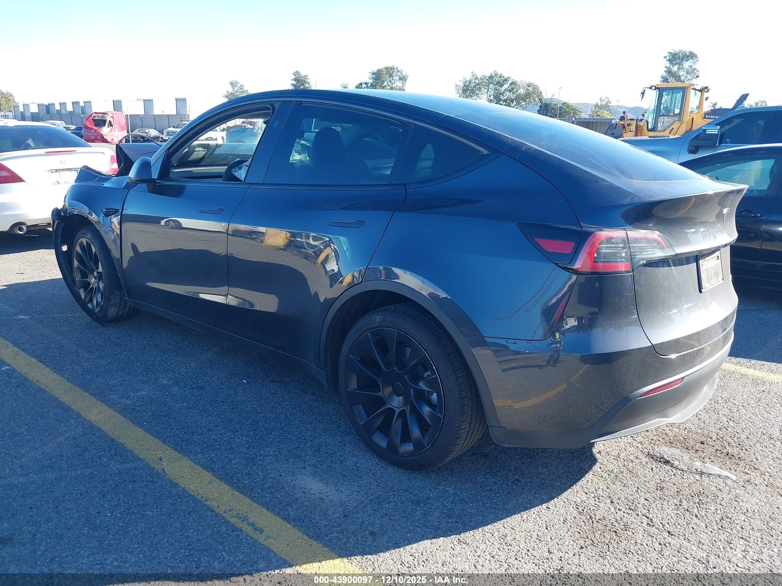 TESLA MODEL image 3