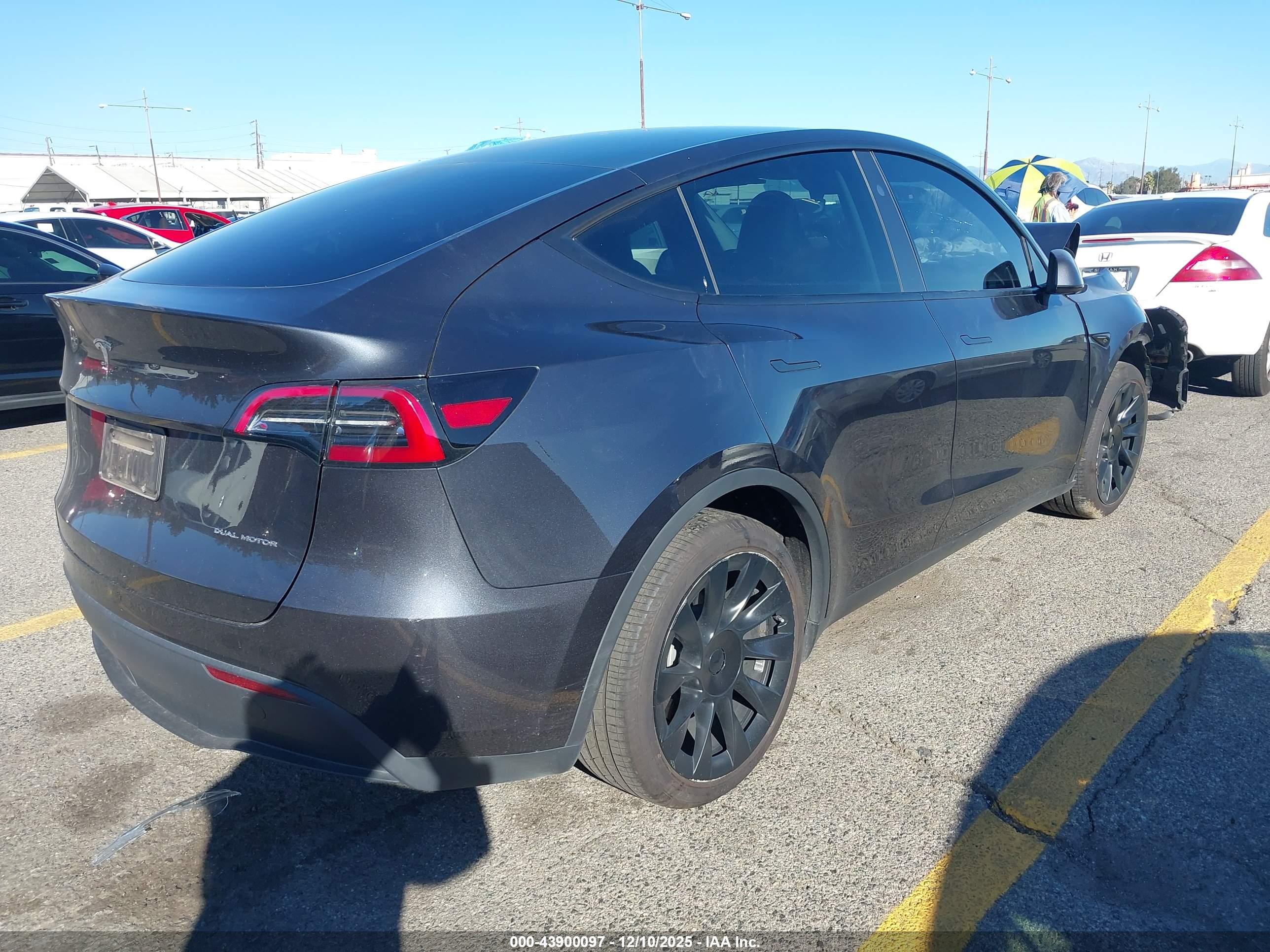 TESLA MODEL image 4