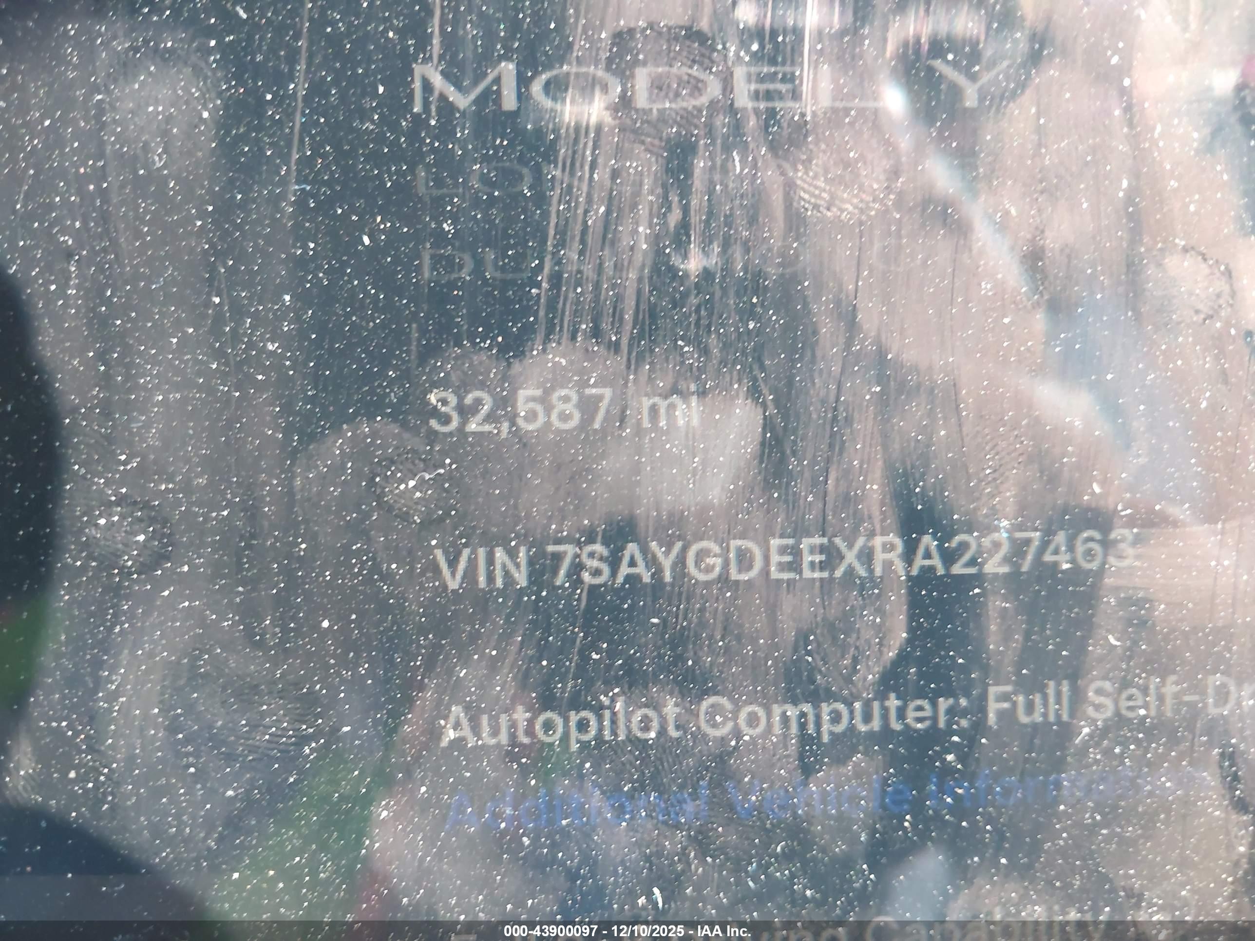 TESLA MODEL image 7