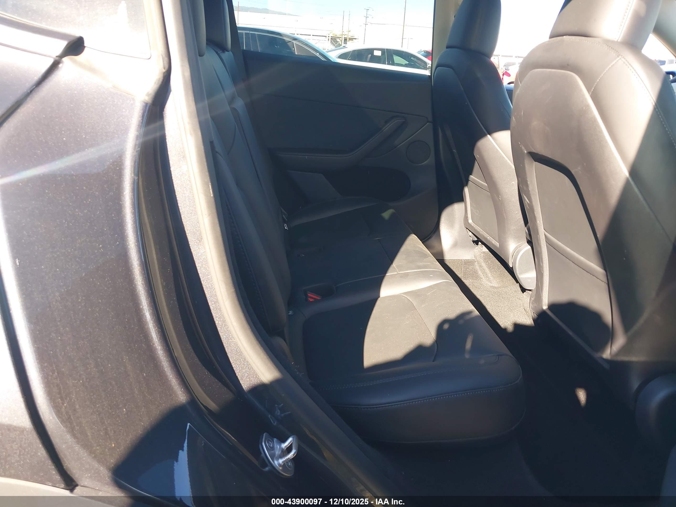 TESLA MODEL image 8