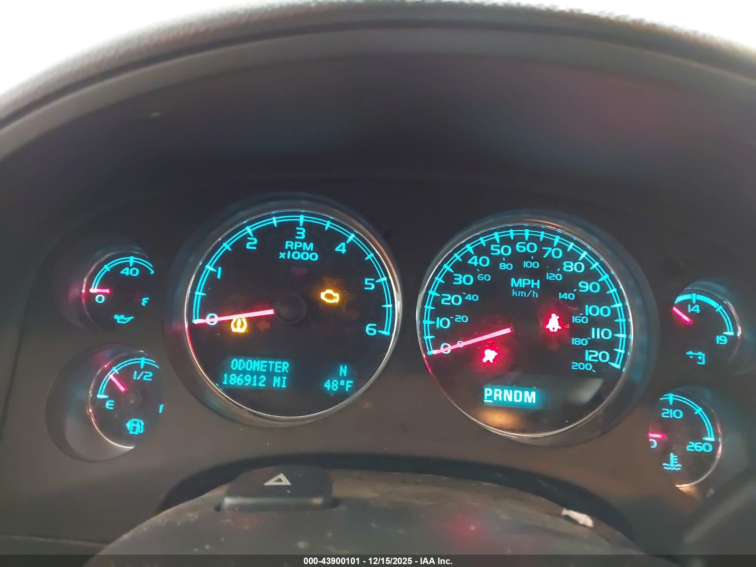 CHEVROLET SUBURBAN image 7