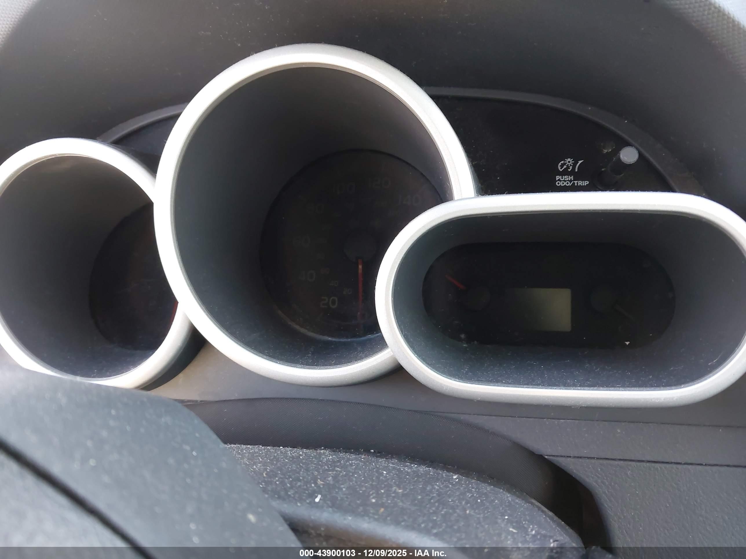 PONTIAC VIBE image 7
