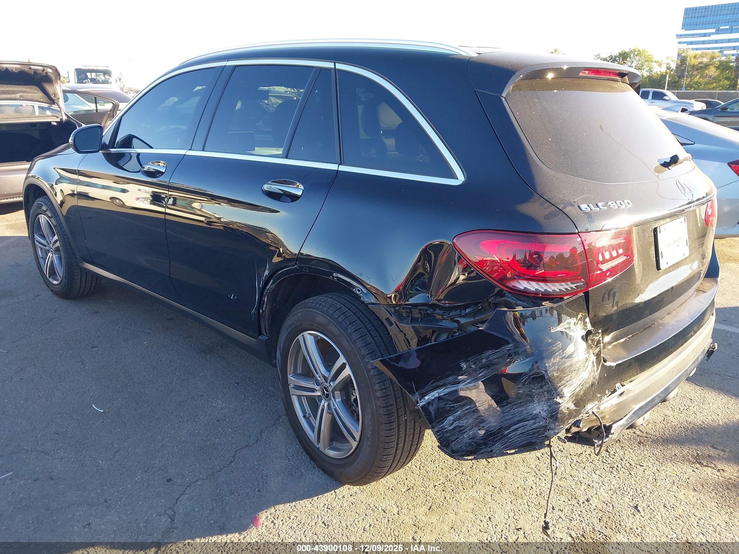 MERCEDES-BENZ GLC image 3