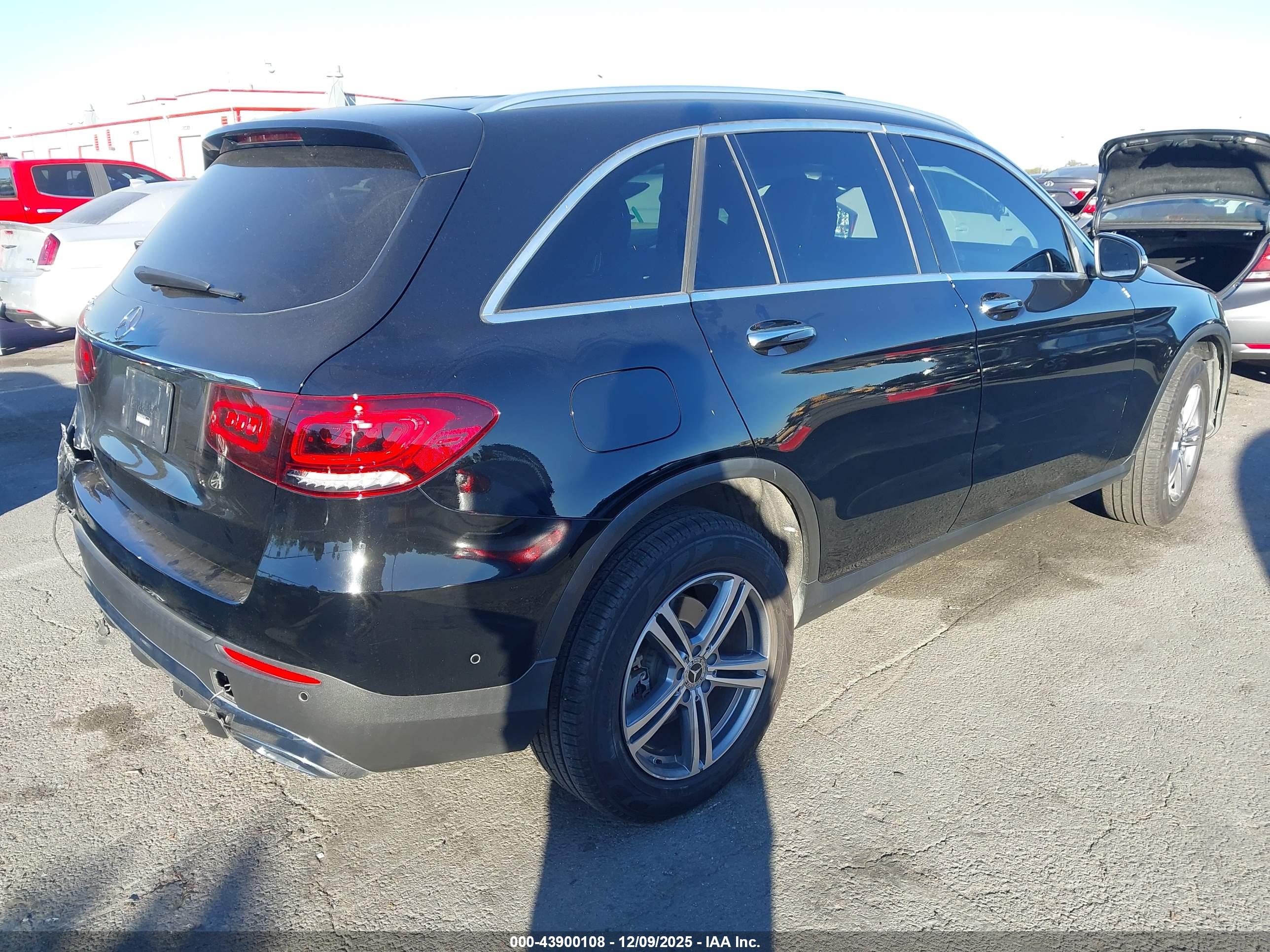 MERCEDES-BENZ GLC image 4