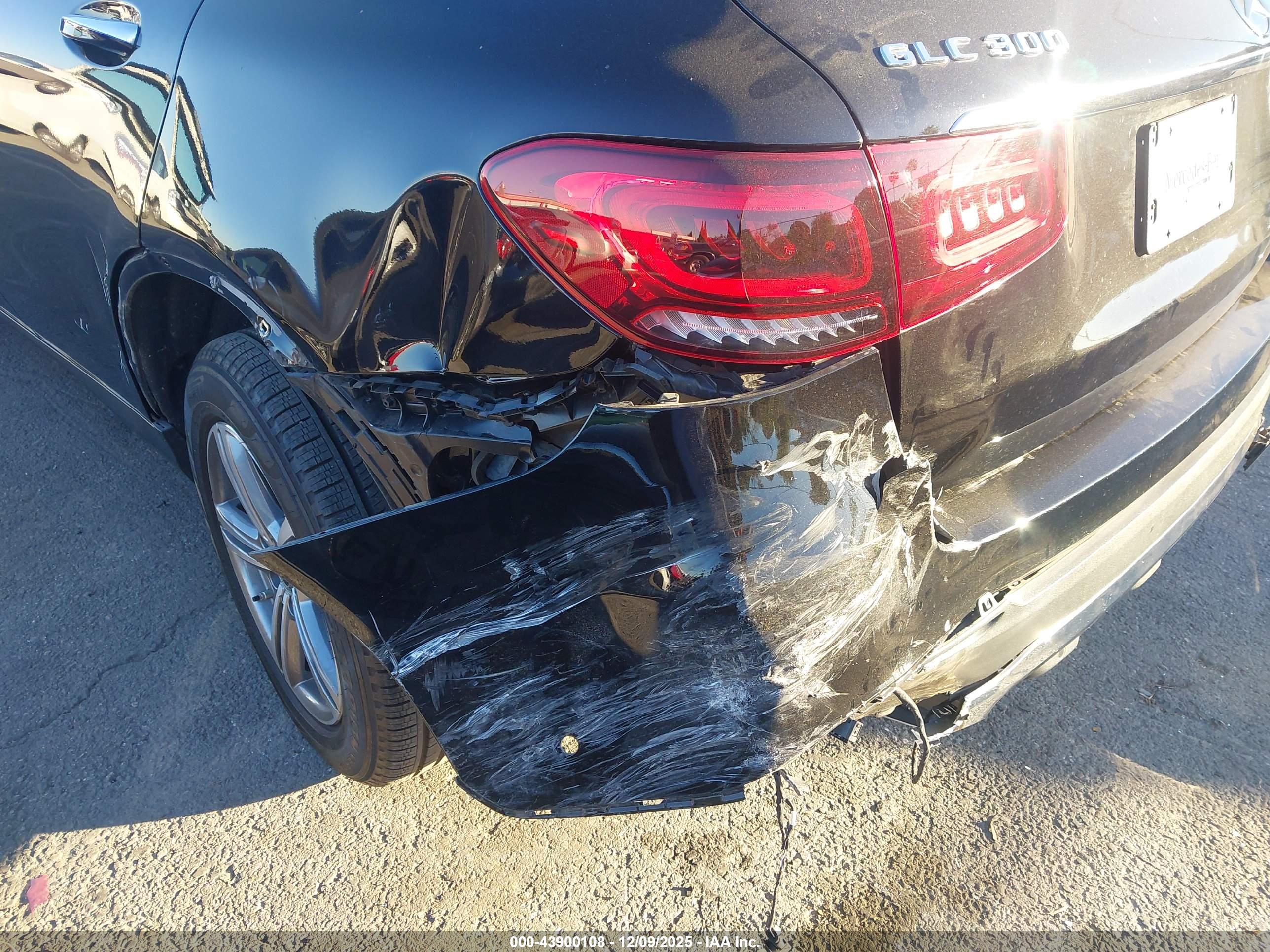 MERCEDES-BENZ GLC image 6