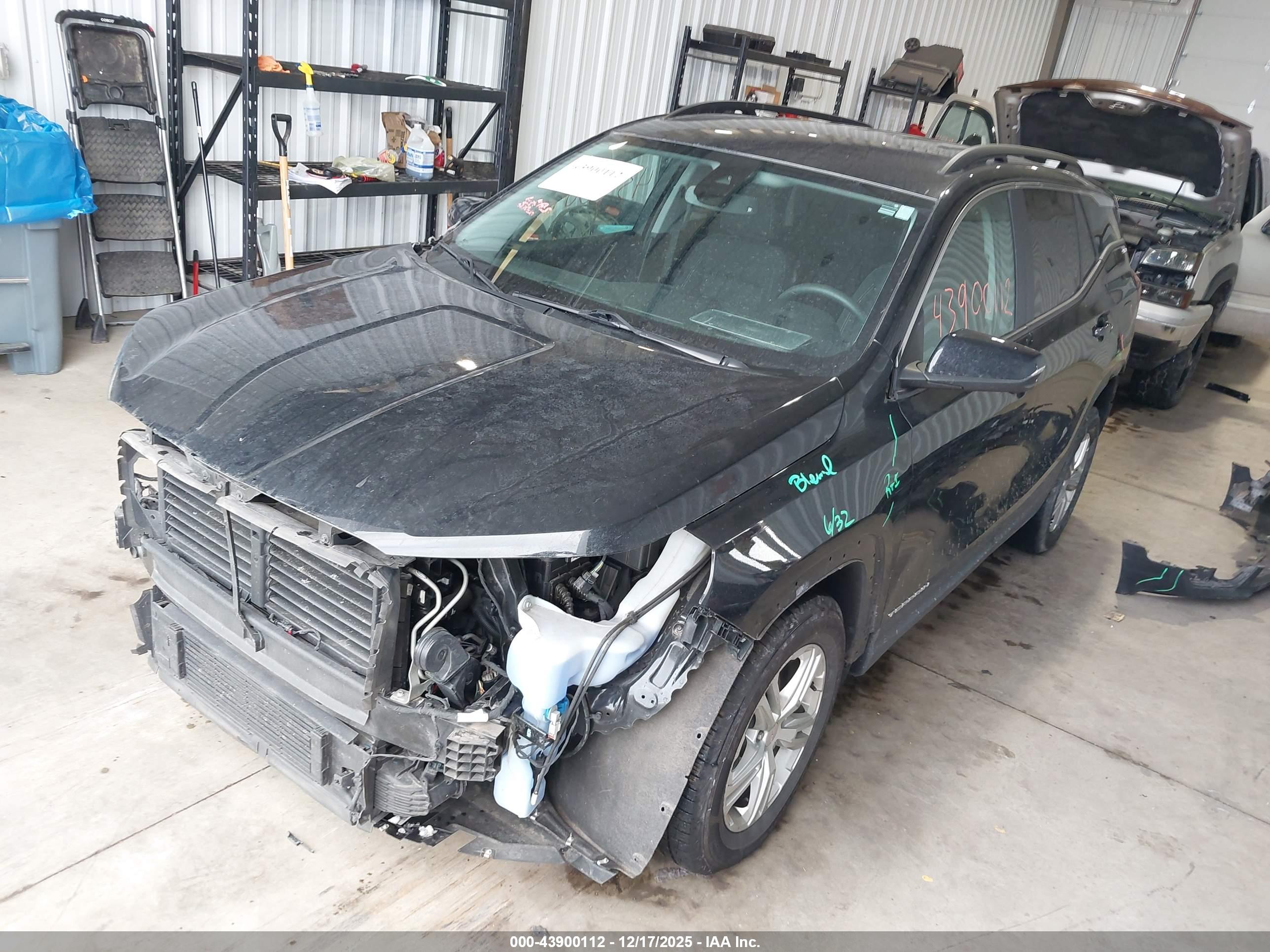 GMC TERRAIN image 2