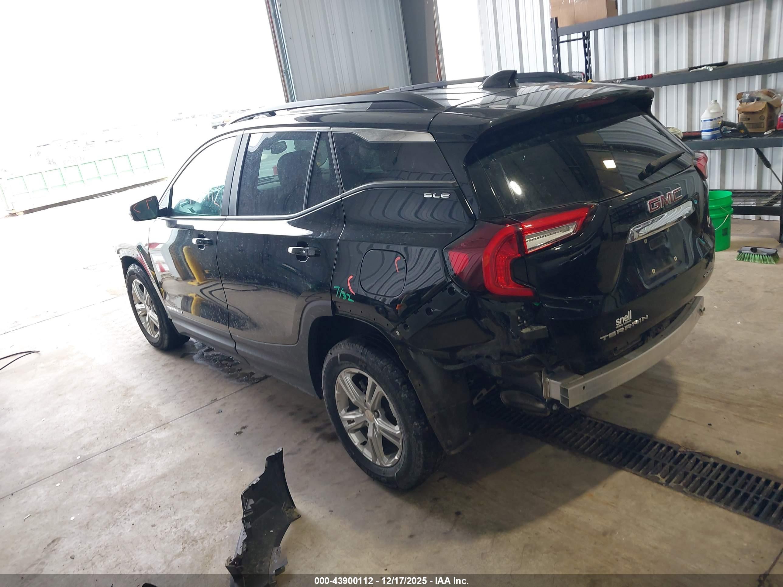 GMC TERRAIN image 3