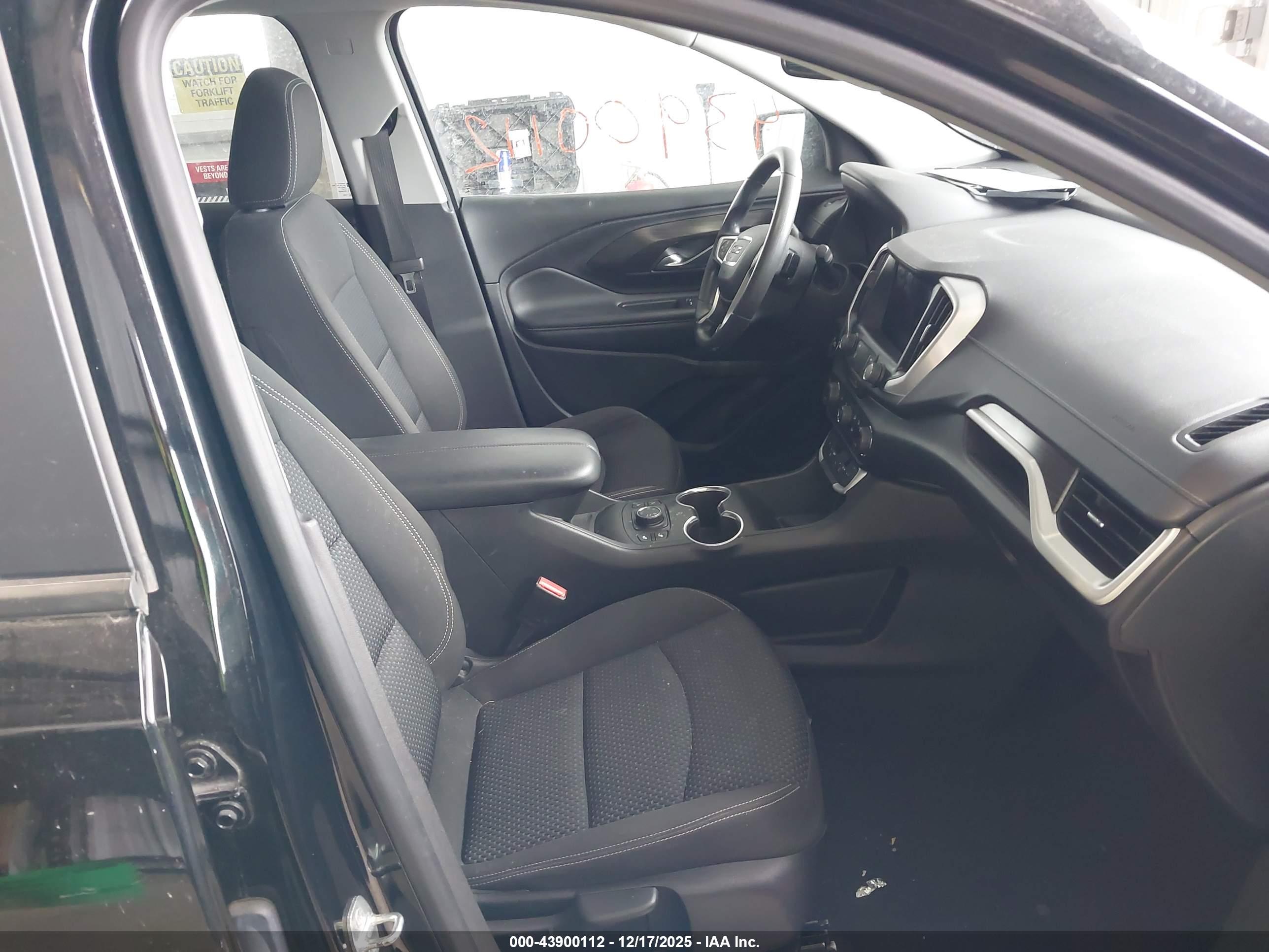 GMC TERRAIN image 5