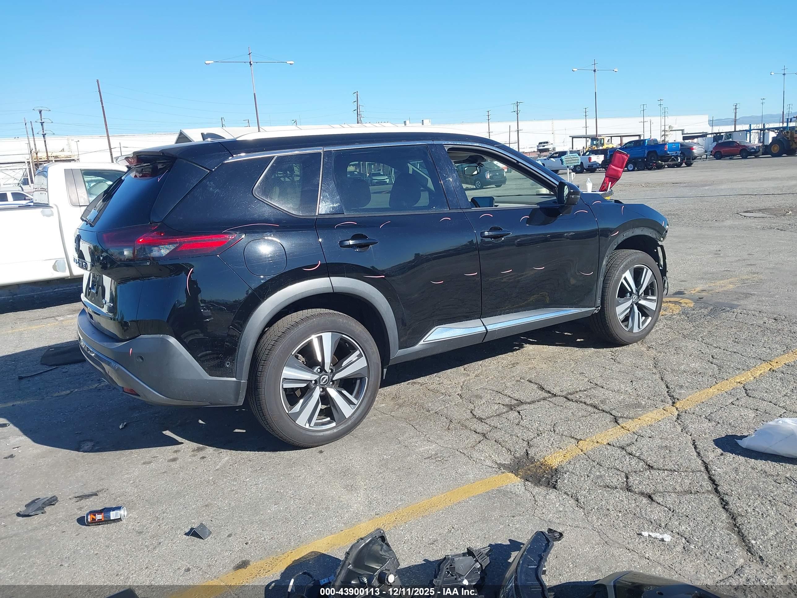 NISSAN ROGUE image 4