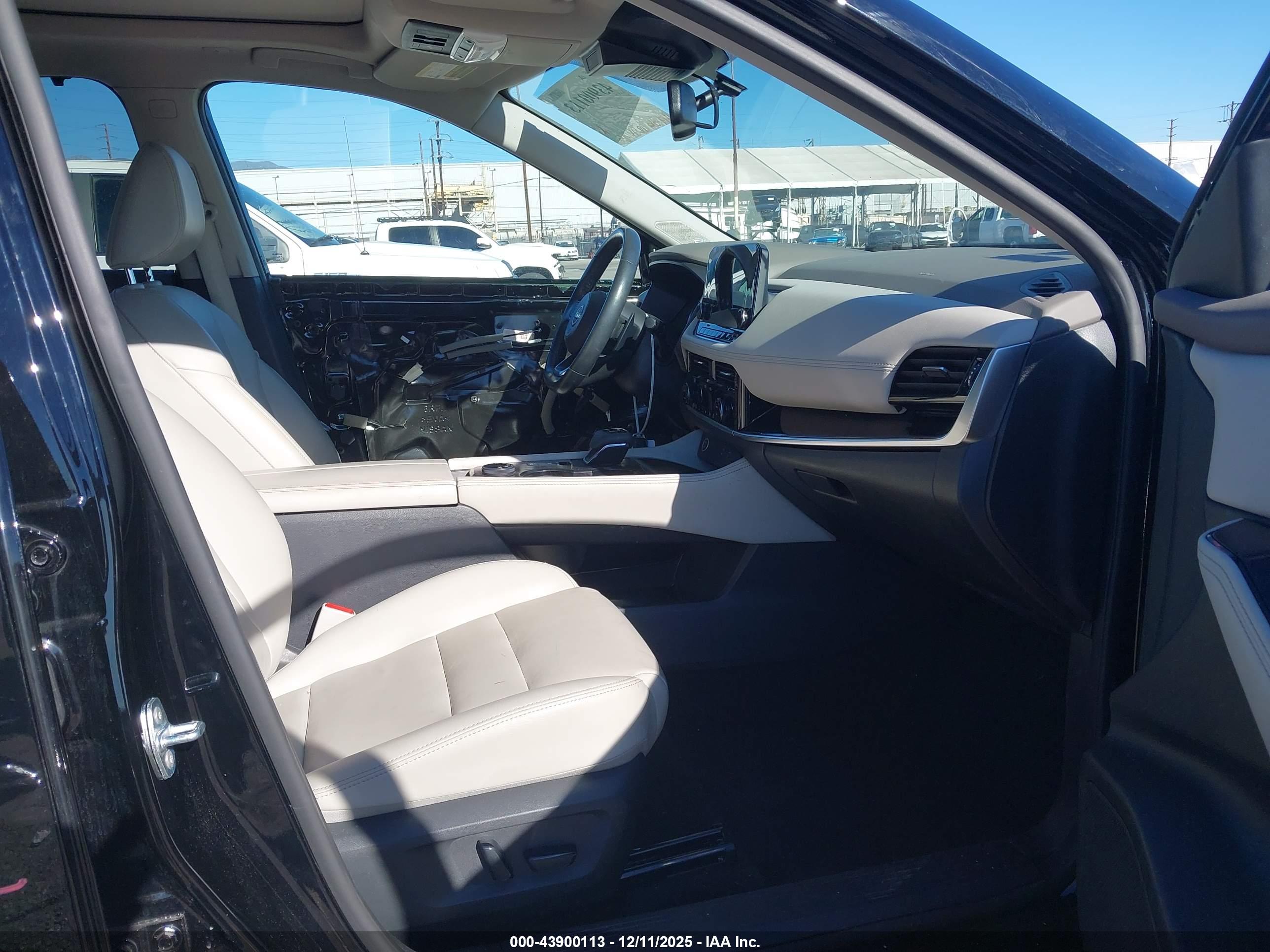 NISSAN ROGUE image 5
