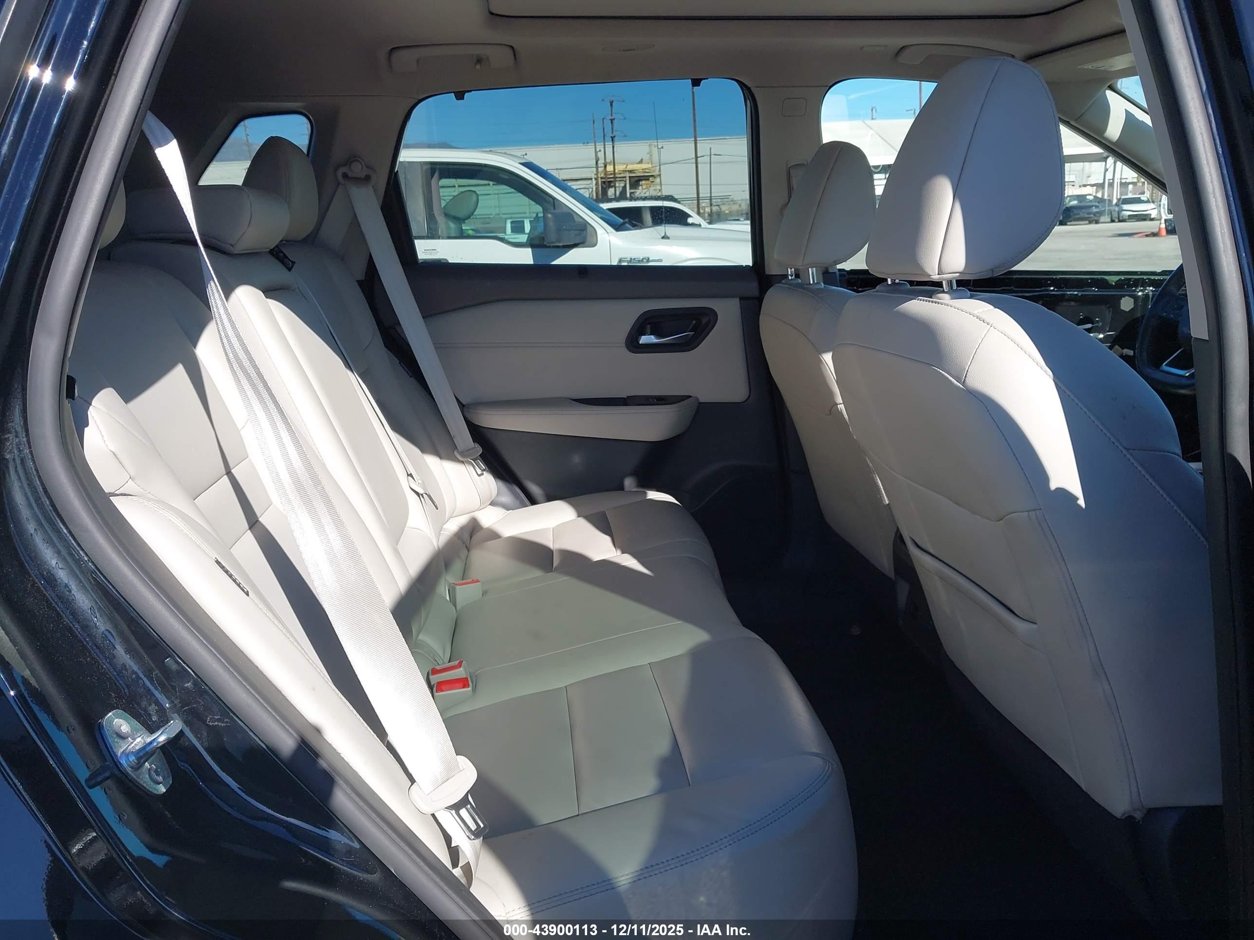 NISSAN ROGUE image 8