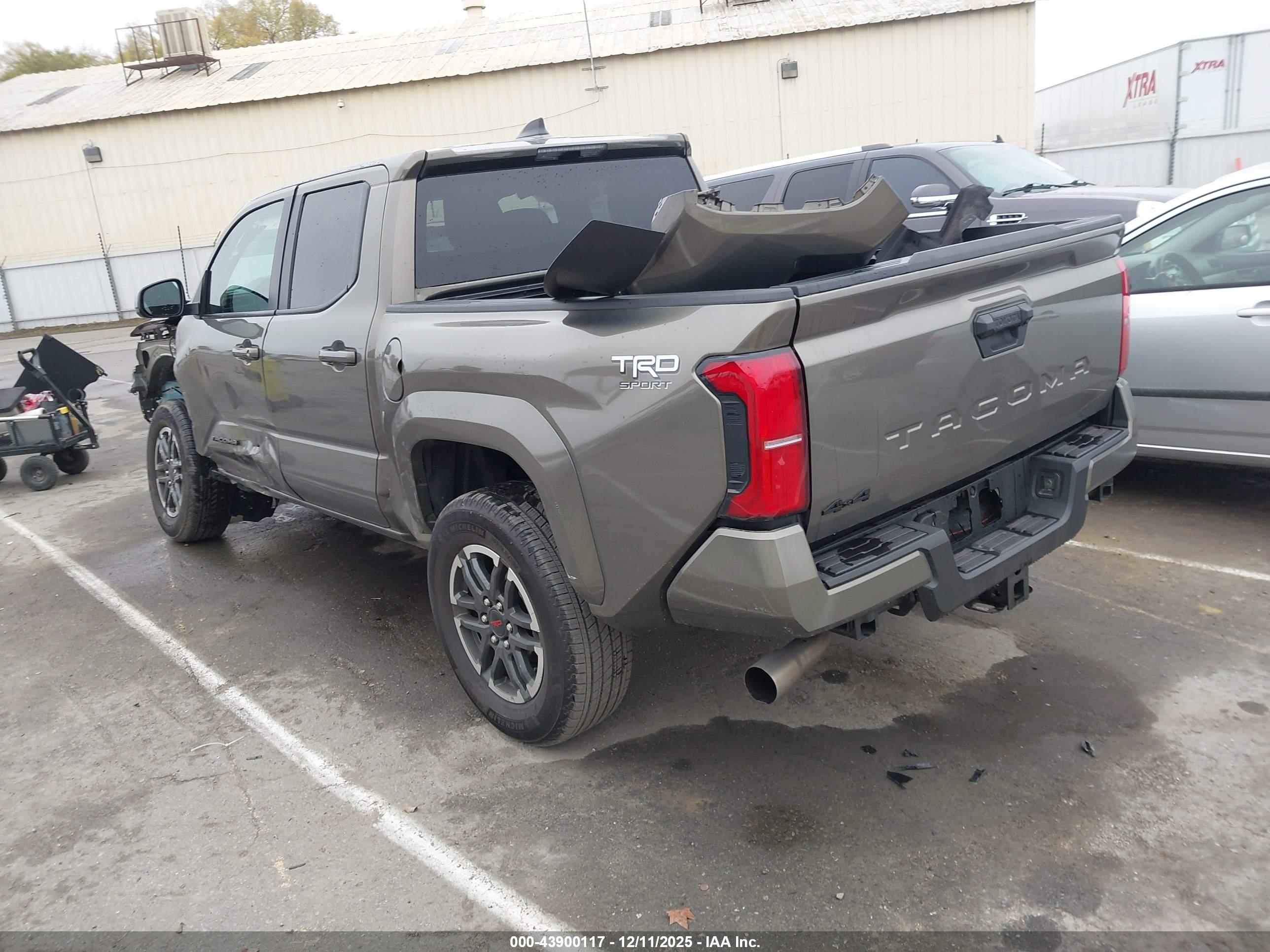 TOYOTA TACOMA image 3