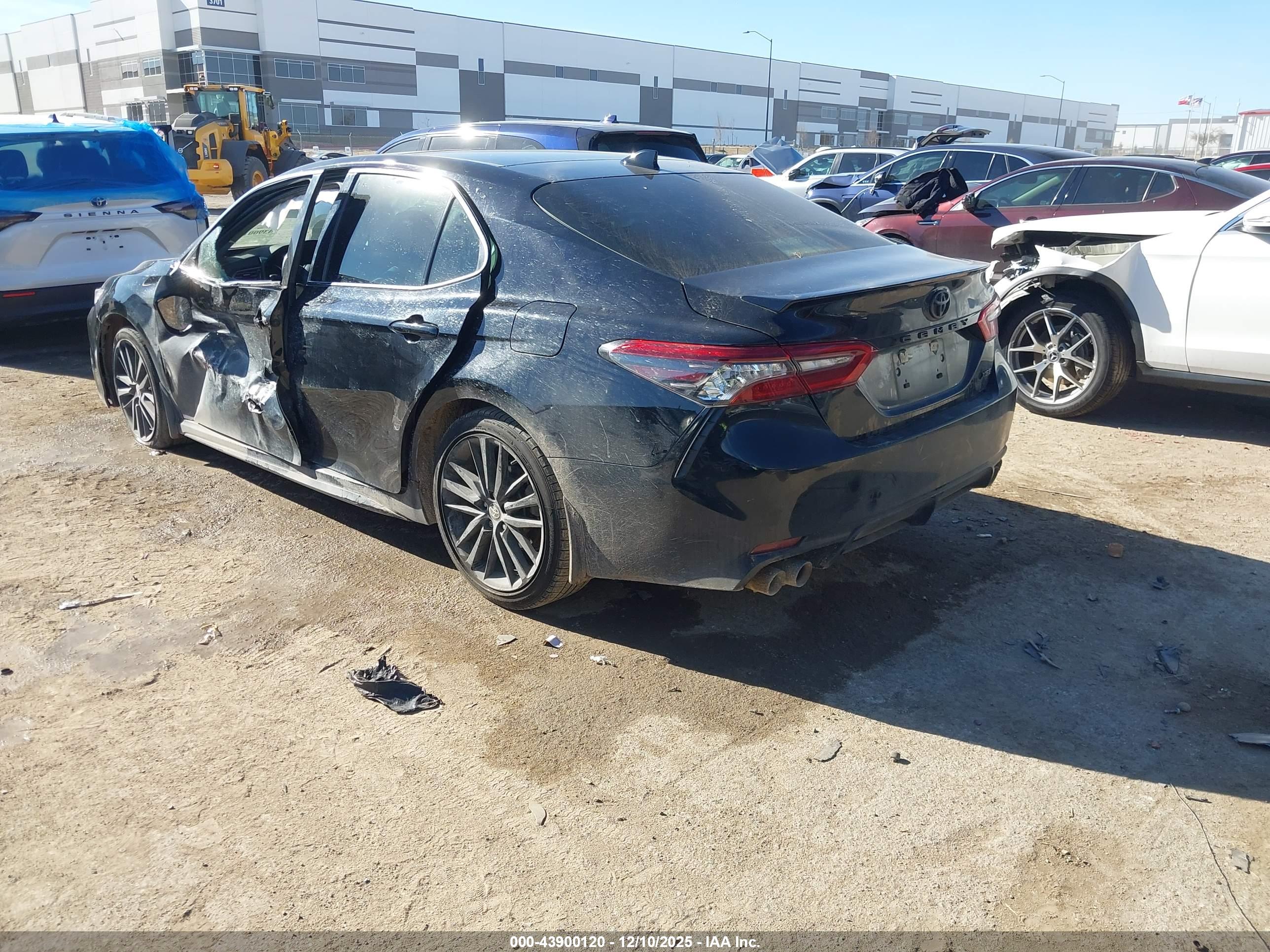 TOYOTA CAMRY image 3
