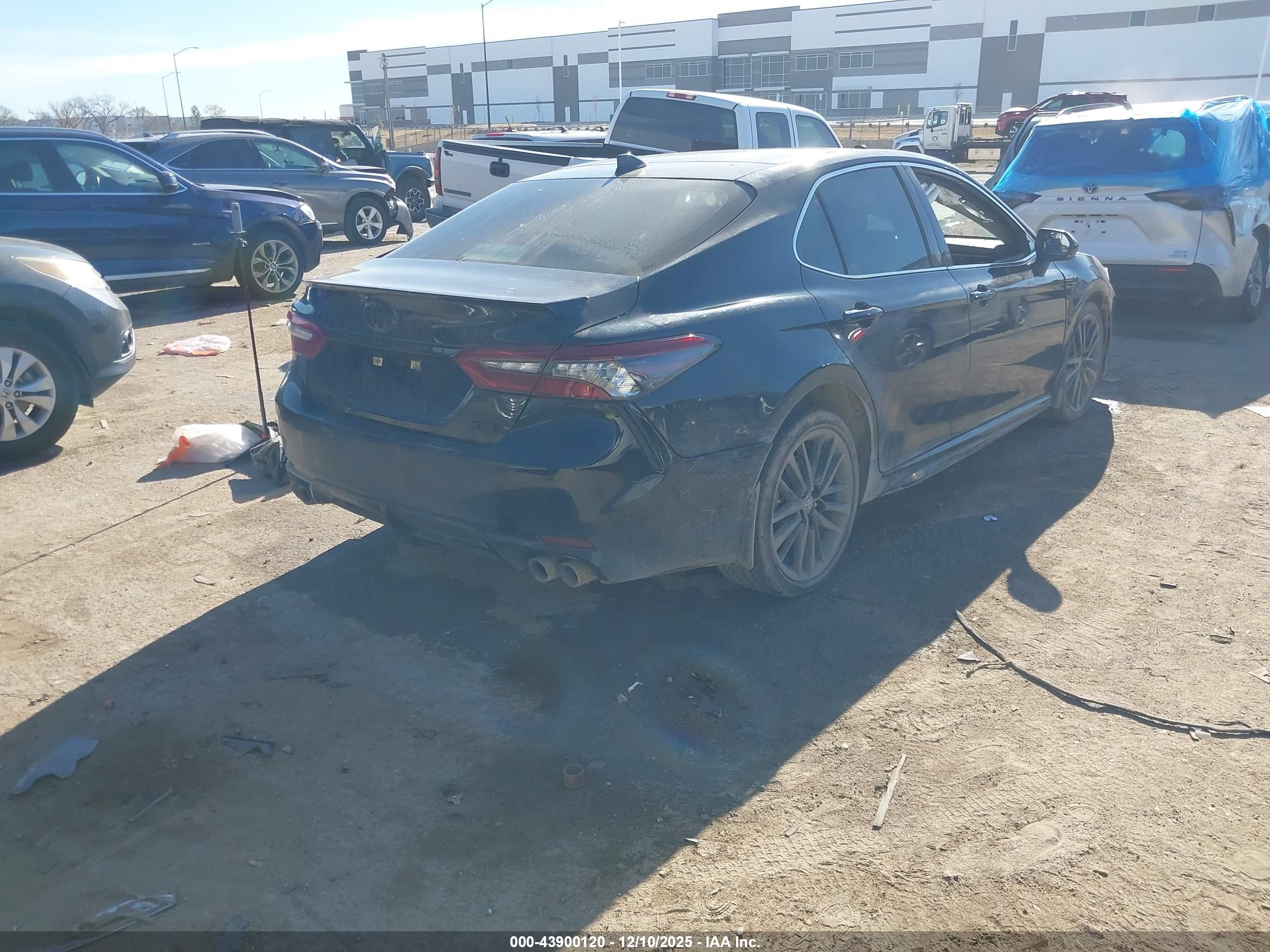 TOYOTA CAMRY image 4