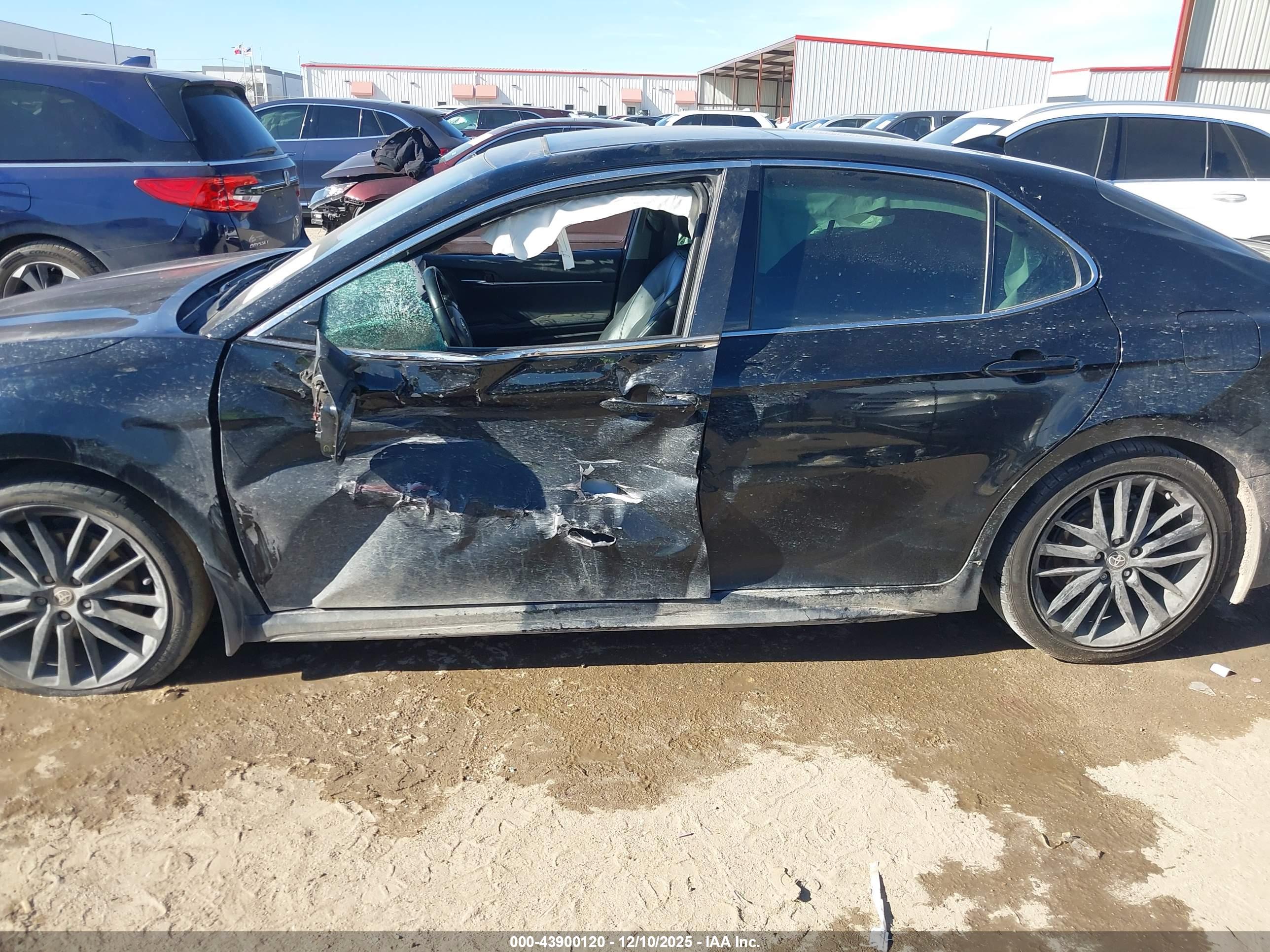 TOYOTA CAMRY image 6