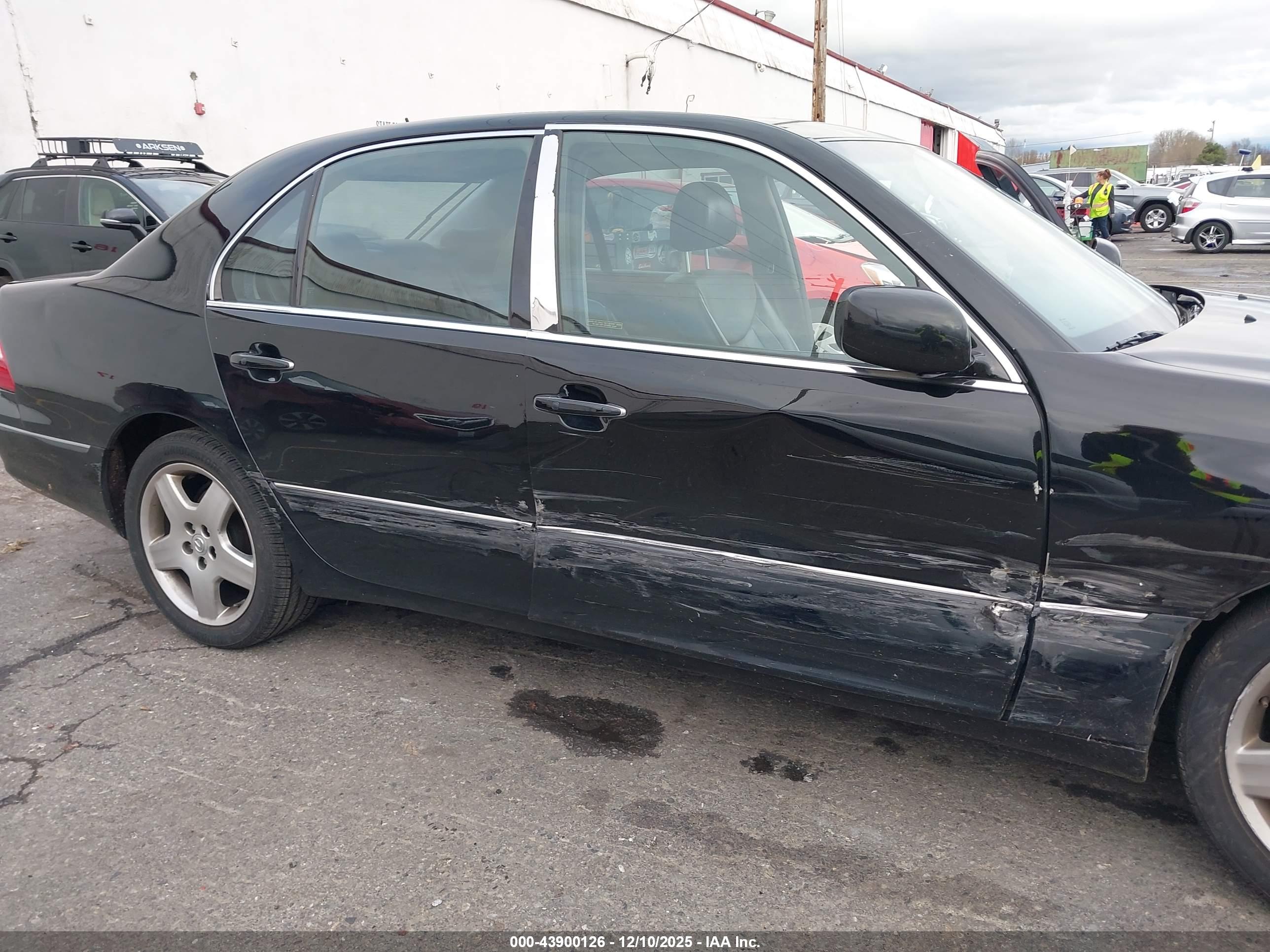 LEXUS LS image 6
