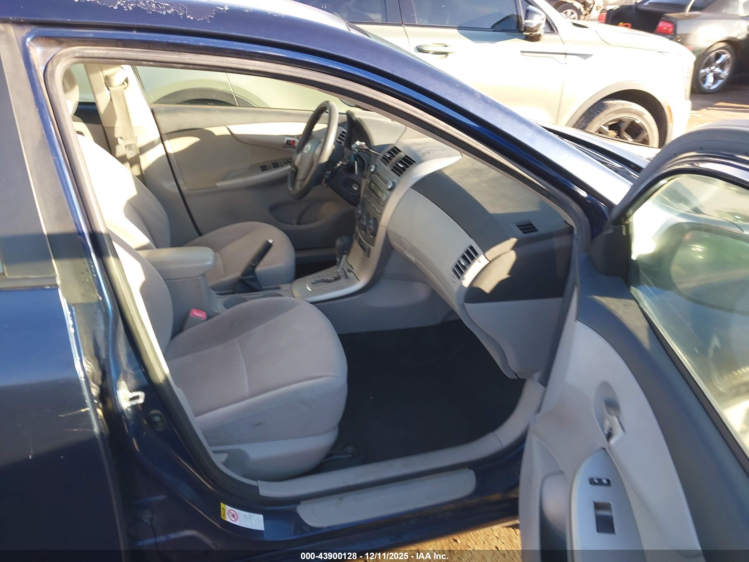 TOYOTA COROLLA image 5