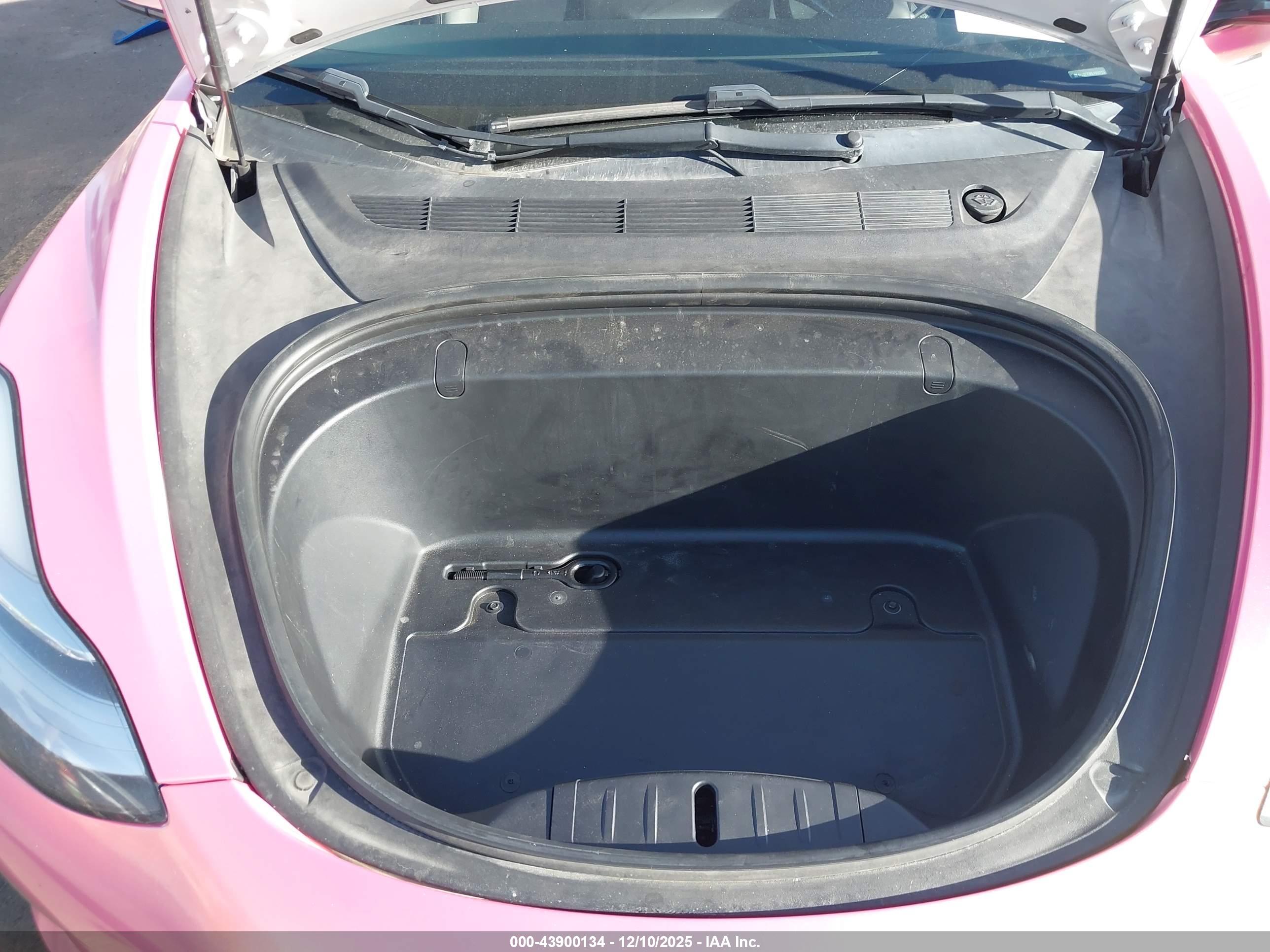TESLA MODEL image 10