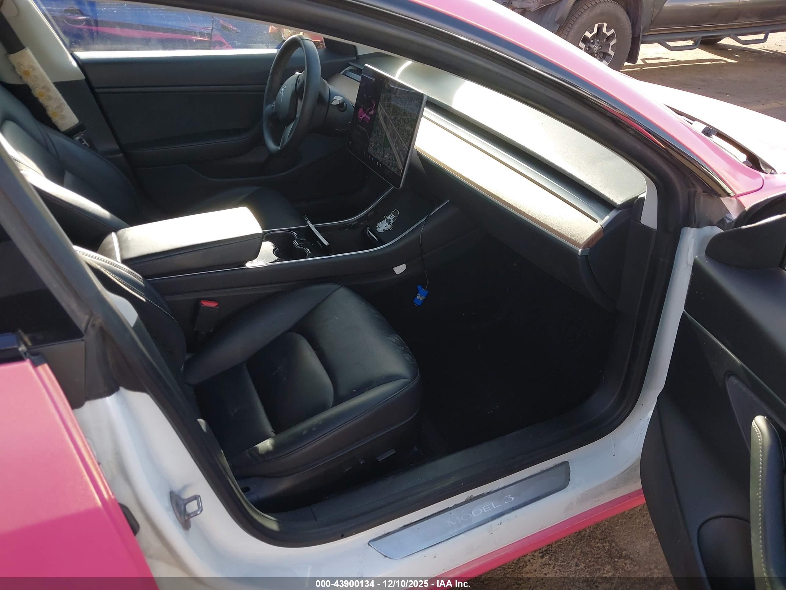 TESLA MODEL image 5