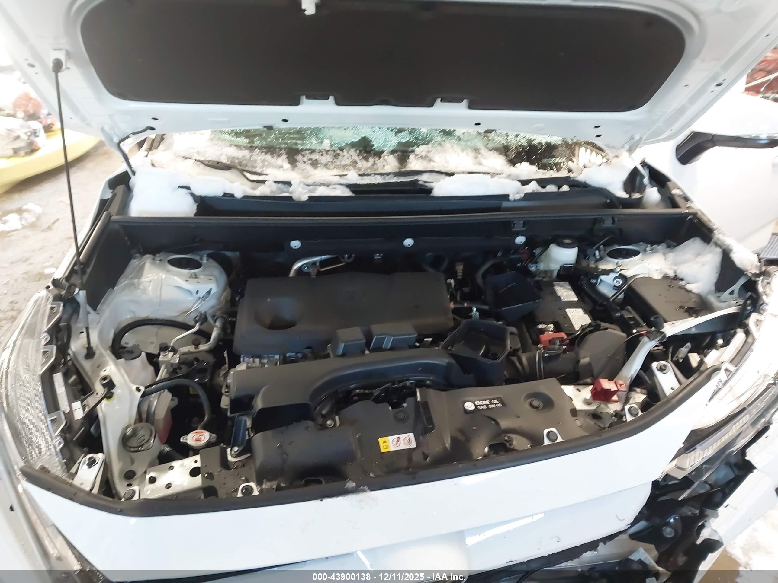 TOYOTA RAV4 image 10