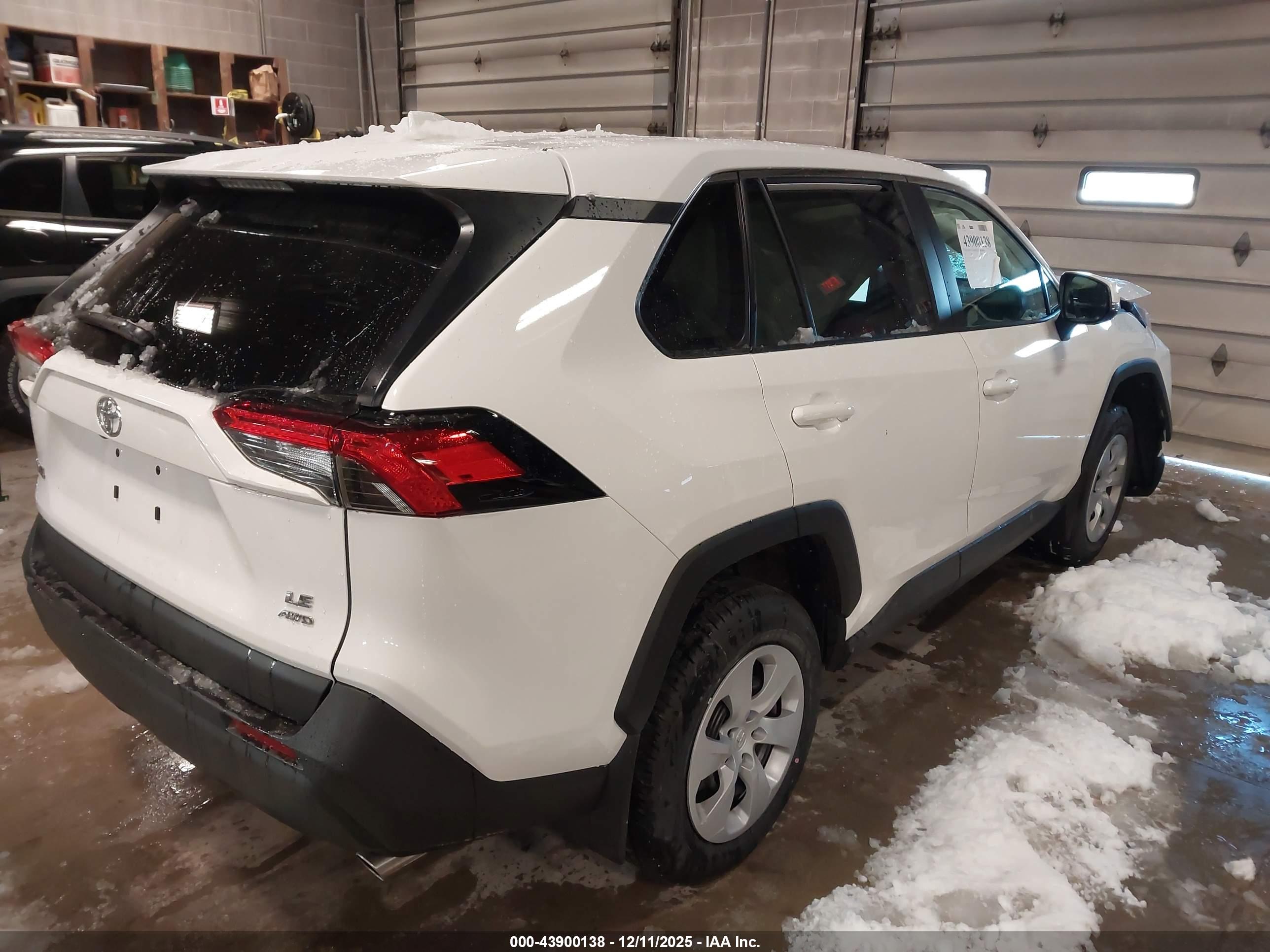 TOYOTA RAV4 image 4