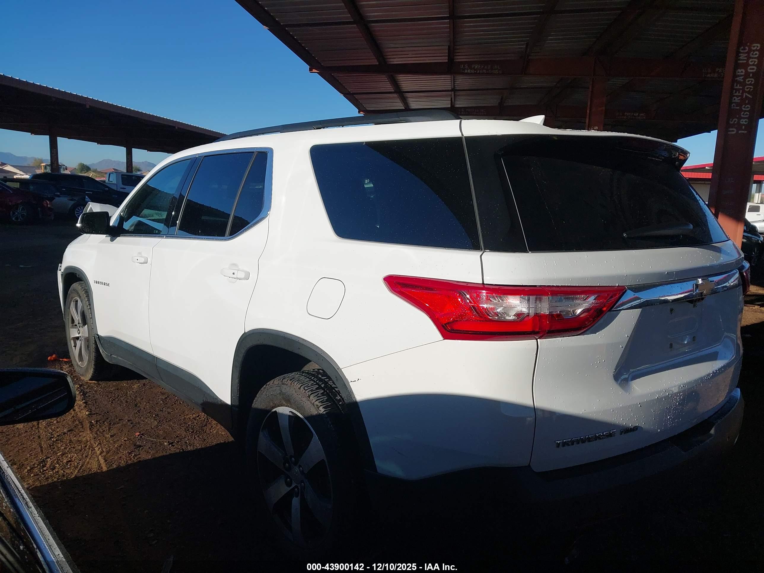 CHEVROLET TRAVERSE image 3