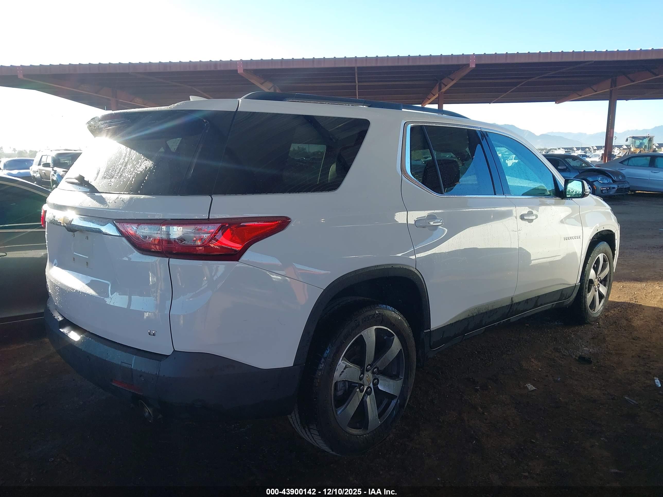 CHEVROLET TRAVERSE image 4