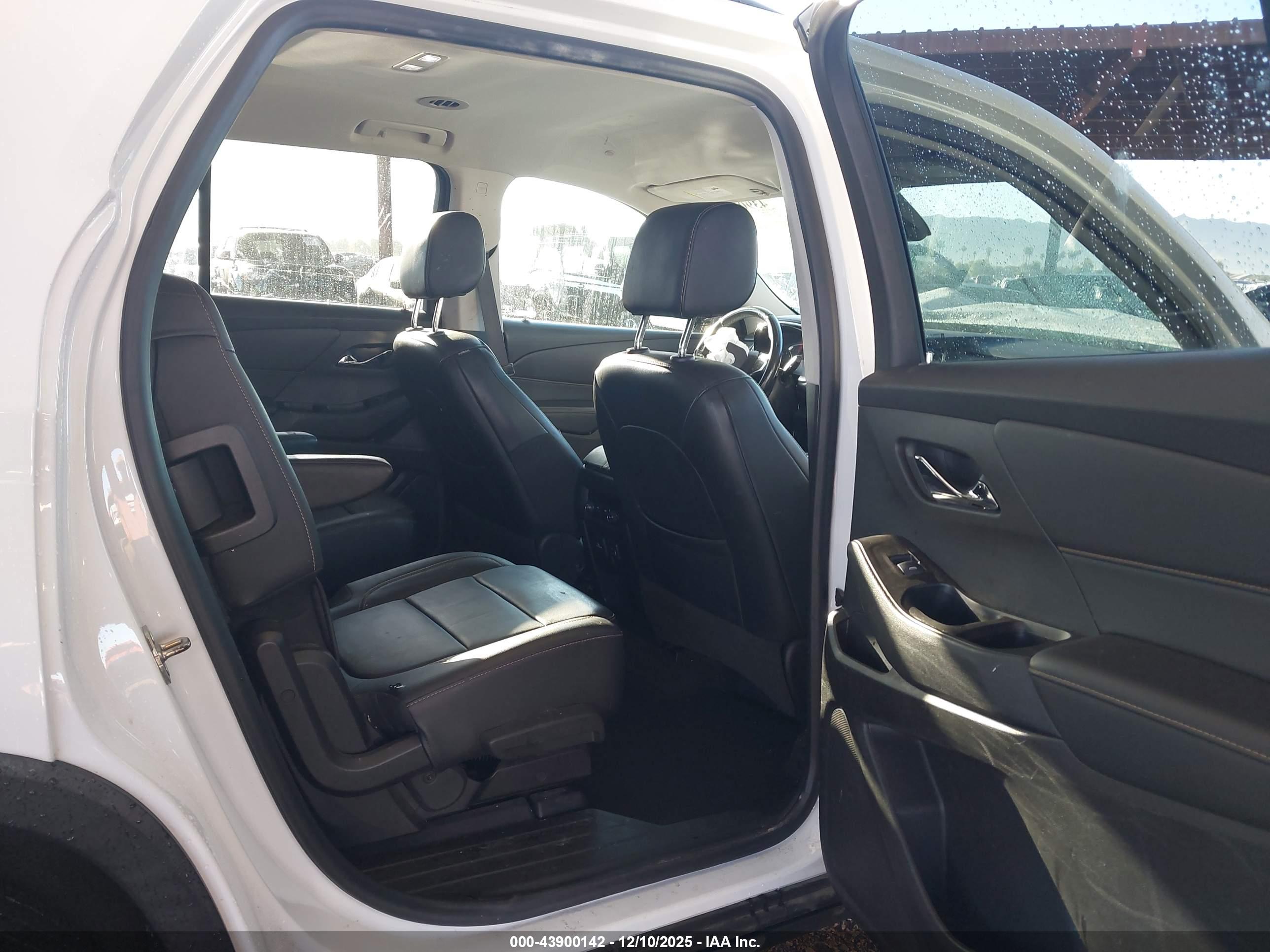 CHEVROLET TRAVERSE image 8