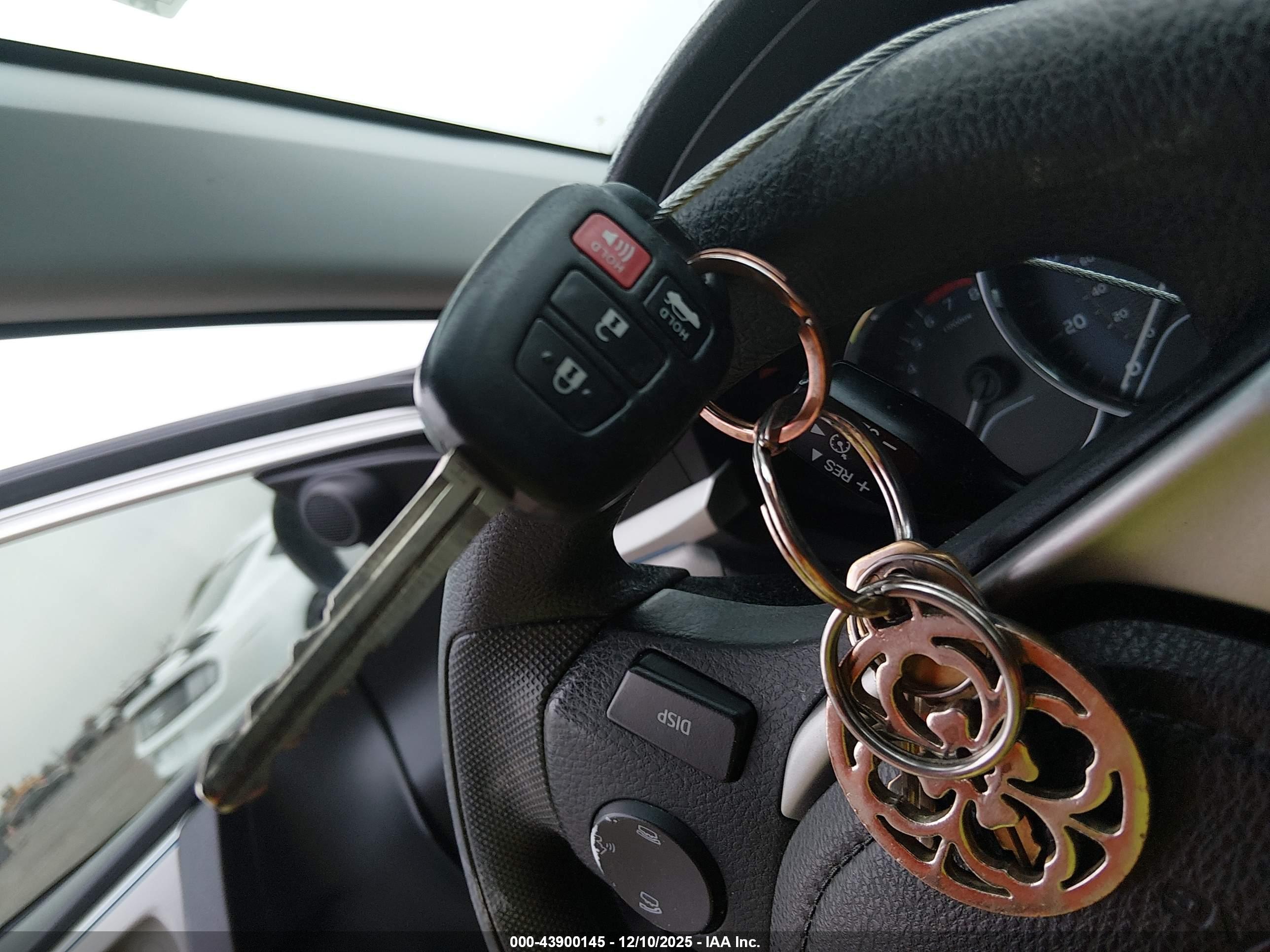 TOYOTA COROLLA image 11