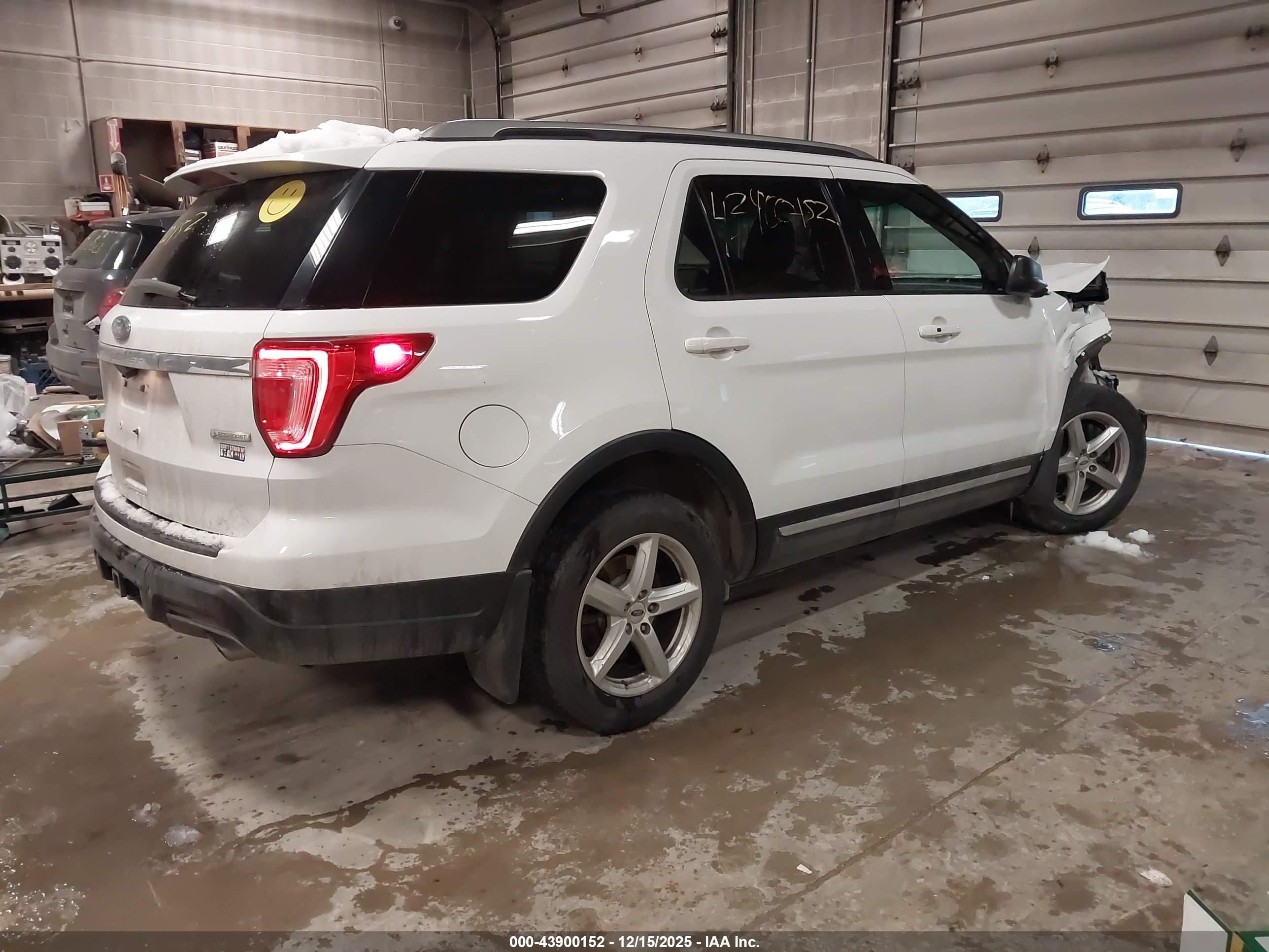 FORD EXPLORER image 4