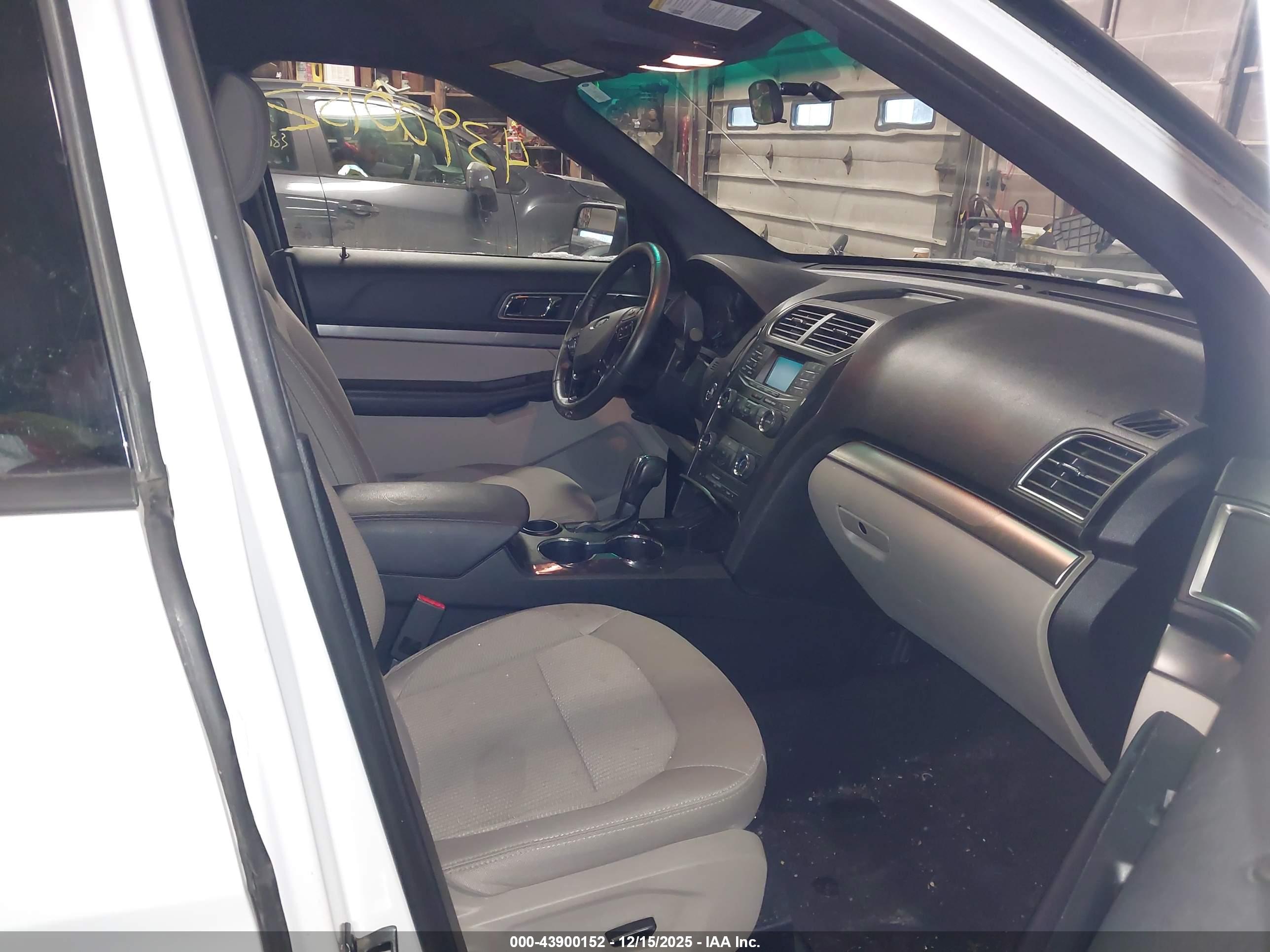 FORD EXPLORER image 5