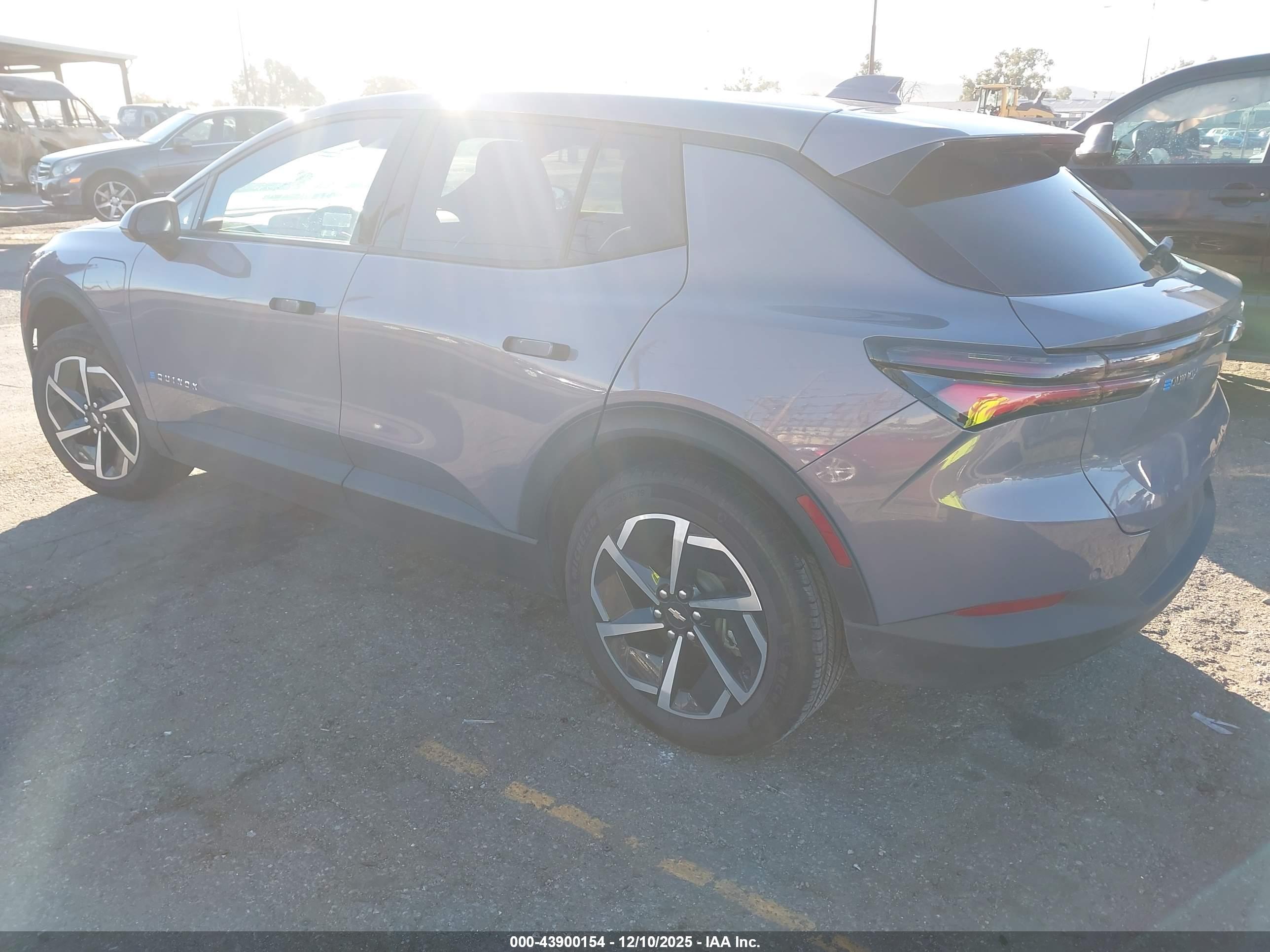 CHEVROLET EQUINOX image 3