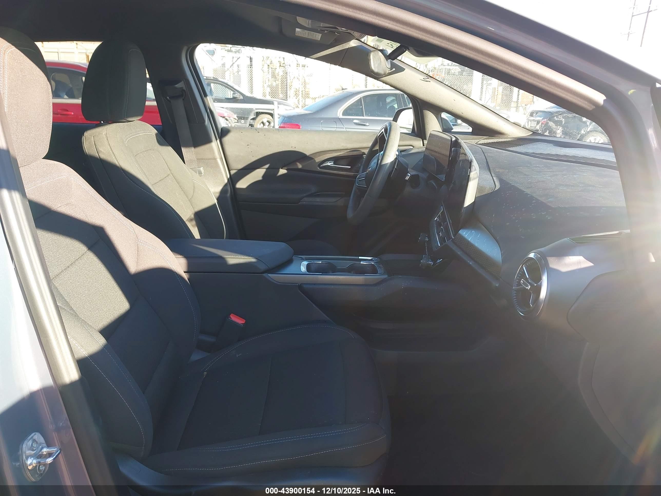 CHEVROLET EQUINOX image 5