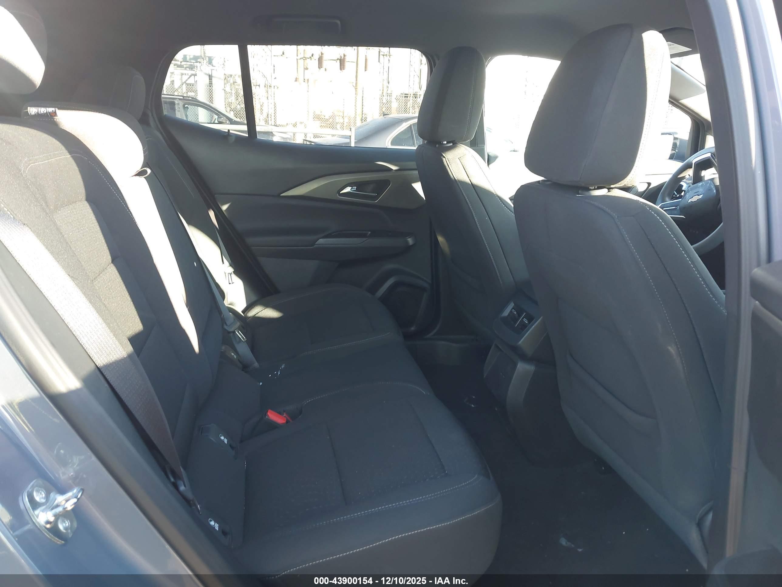CHEVROLET EQUINOX image 8