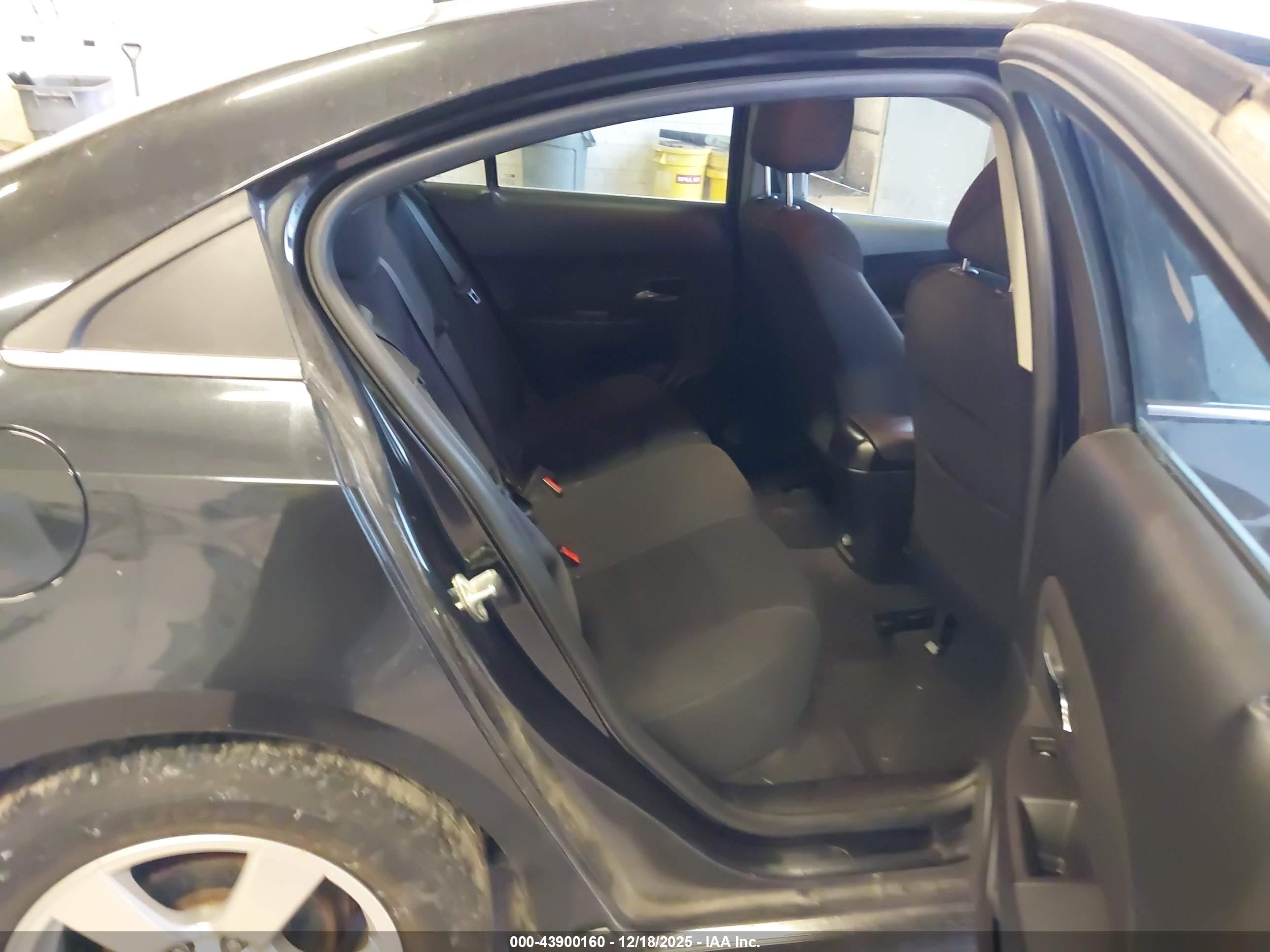 CHEVROLET CRUZE image 8
