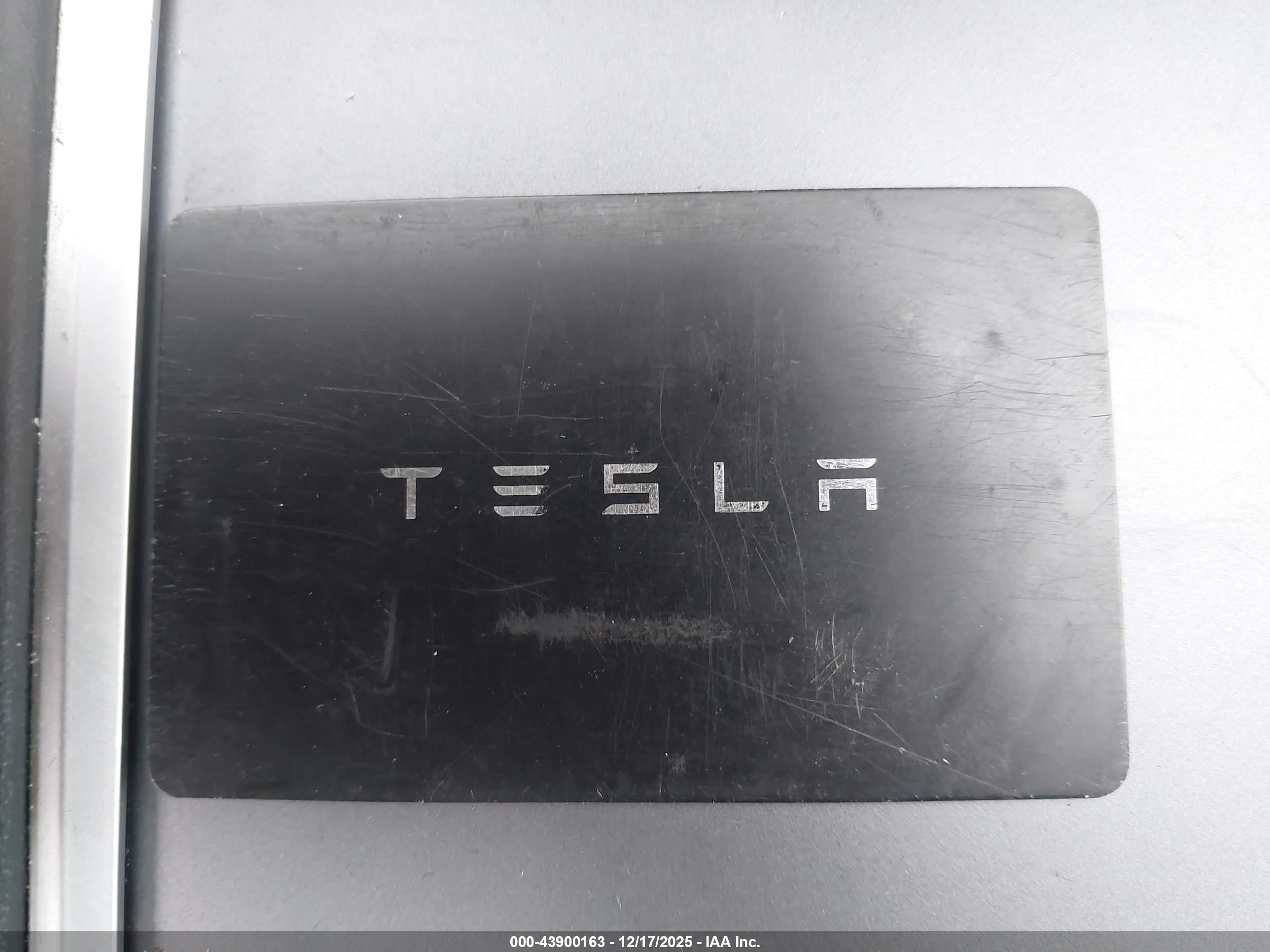 TESLA MODEL image 11