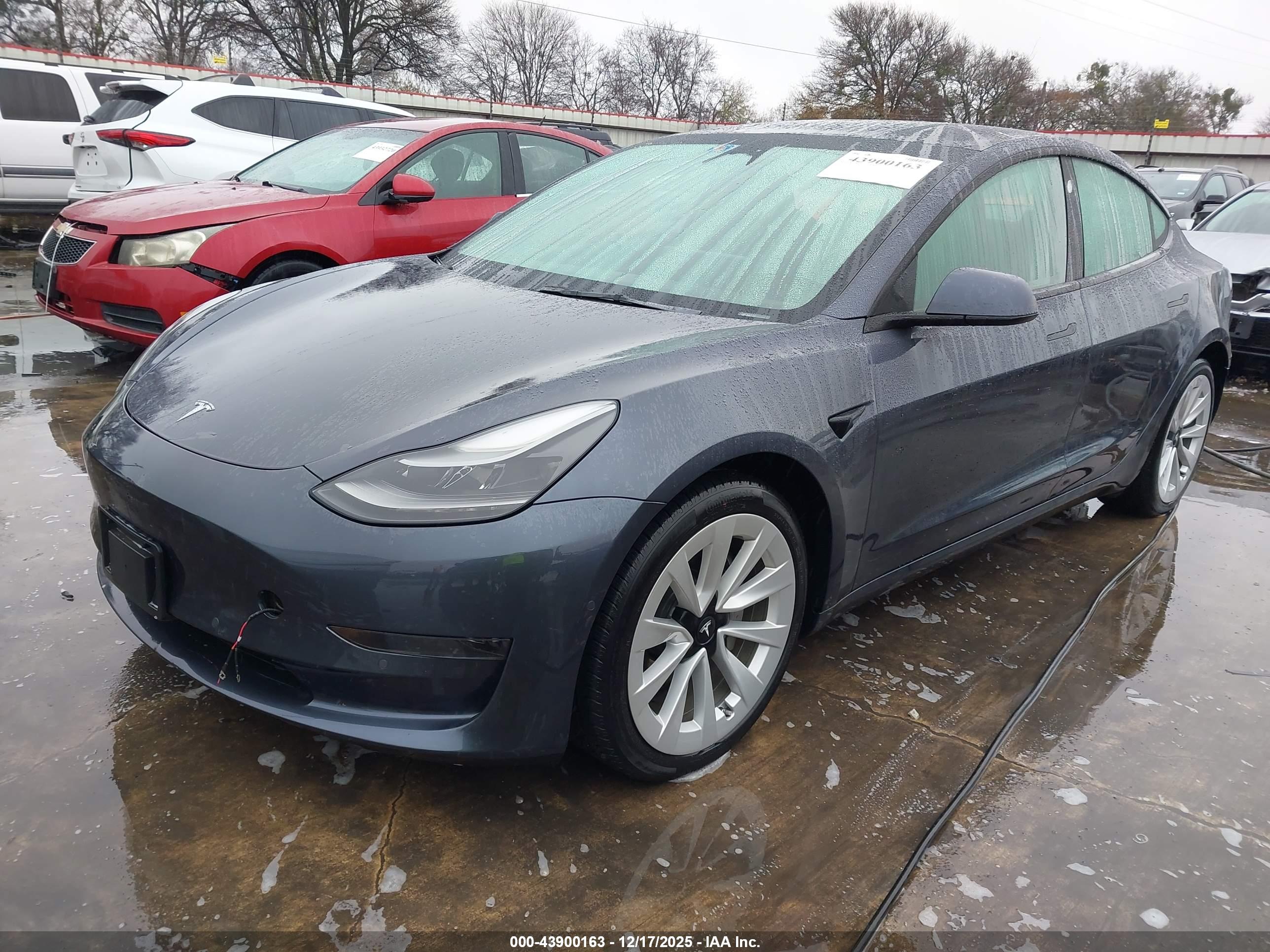 TESLA MODEL image 2