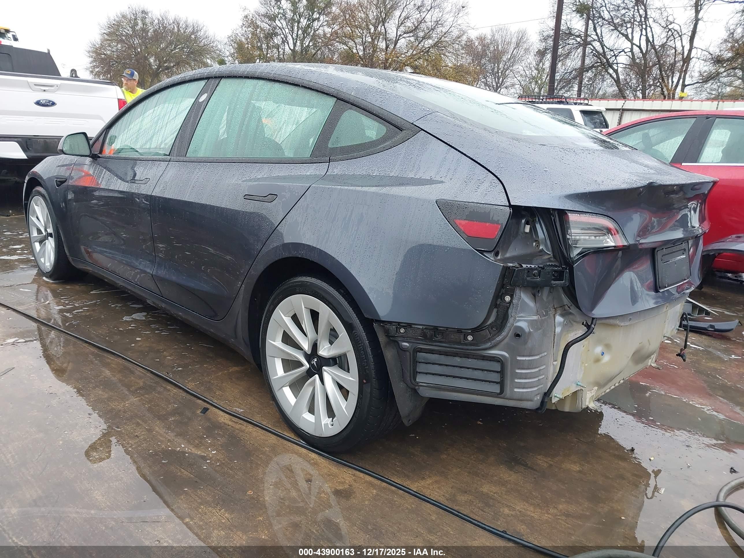 TESLA MODEL image 3