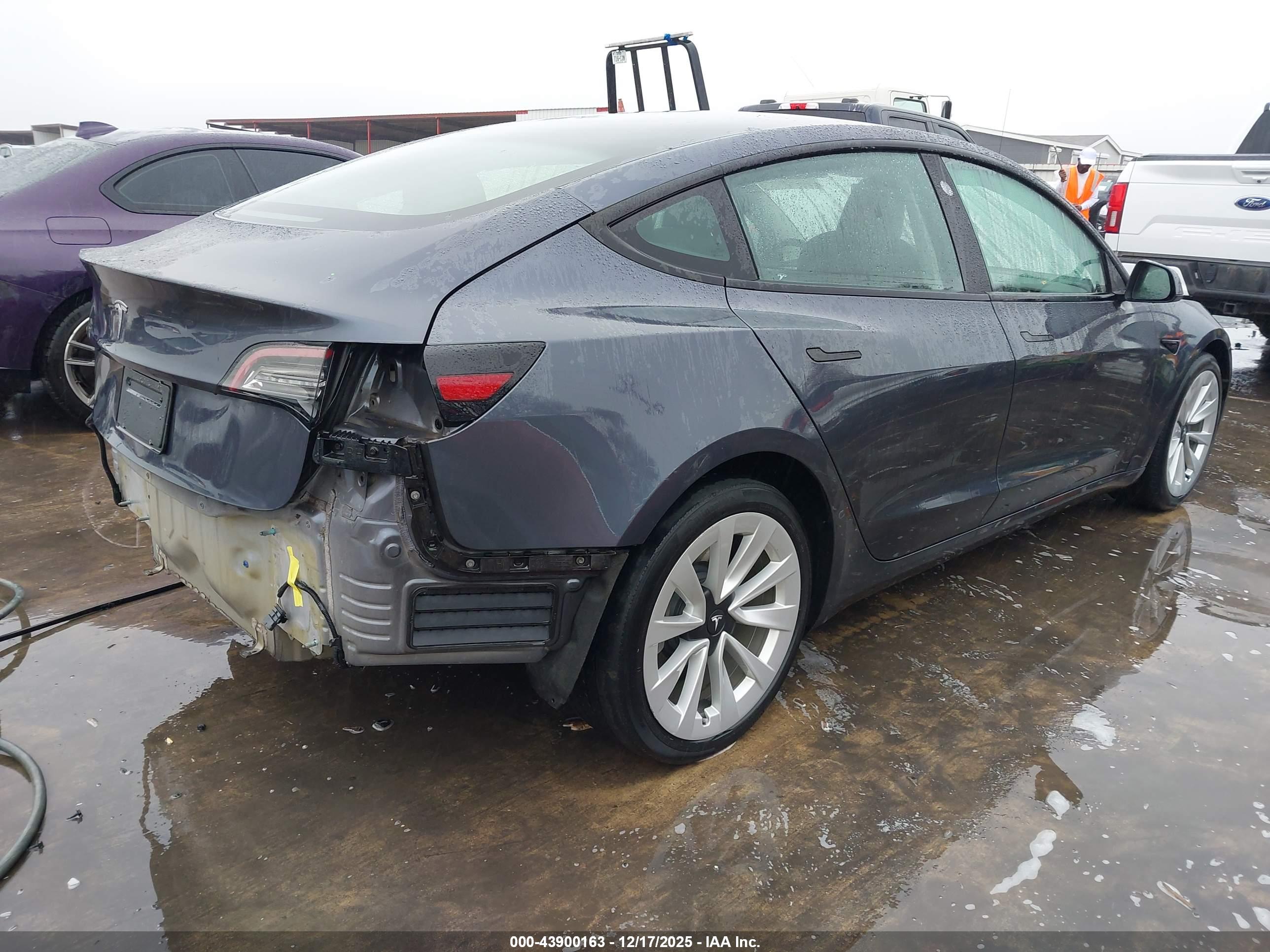 TESLA MODEL image 4