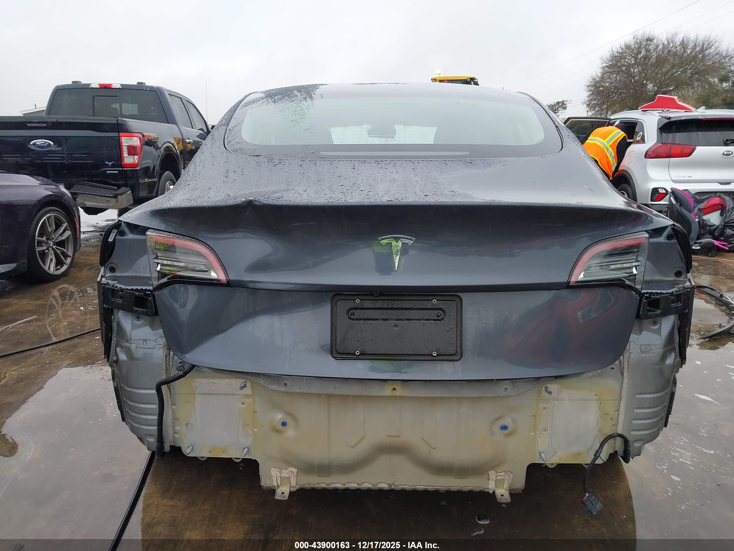 TESLA MODEL image 6